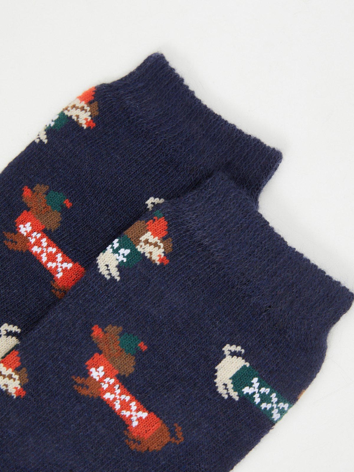 Высокие носки с новогодним узором