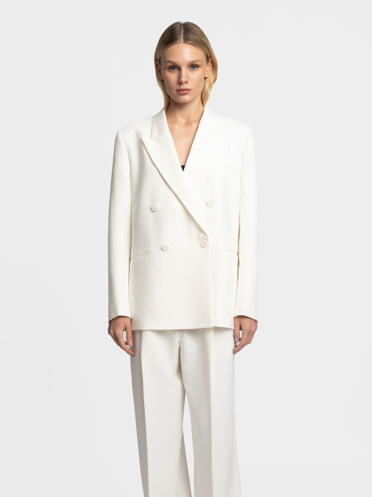 Жакет прямого силуэта на пуговицах