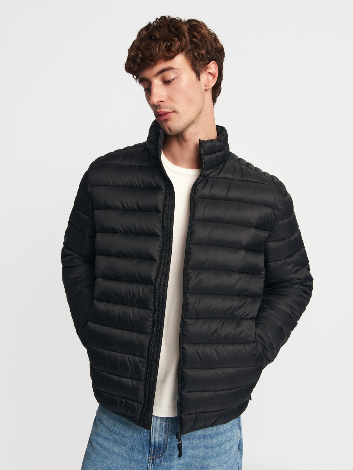 Лёгкая утеплённая куртка на молнии с воротником-стойкой