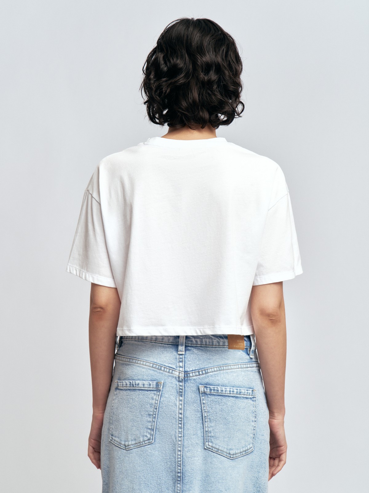 Короткая футболка из хлопка однотонная