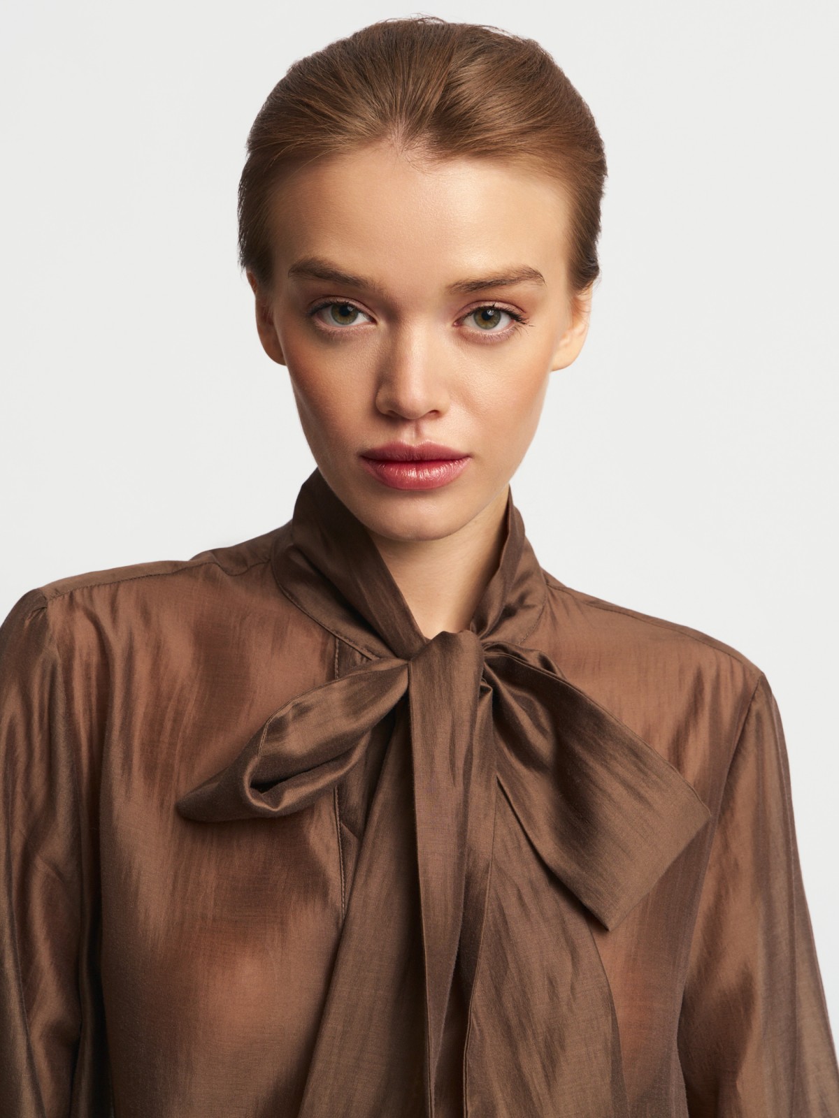 Блузка-рубашка с бантом