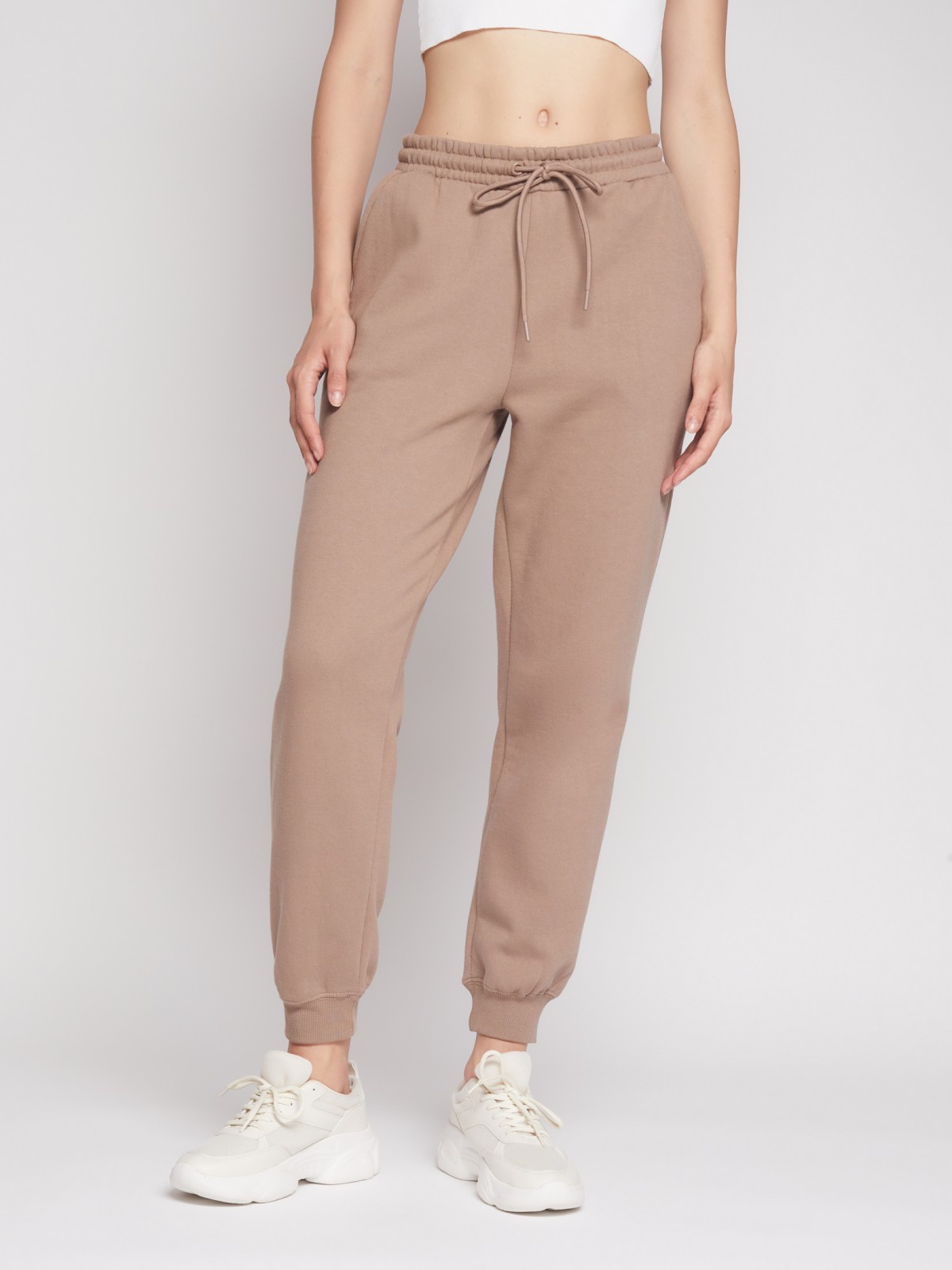 Брюки-джоггеры в спортивном стиле