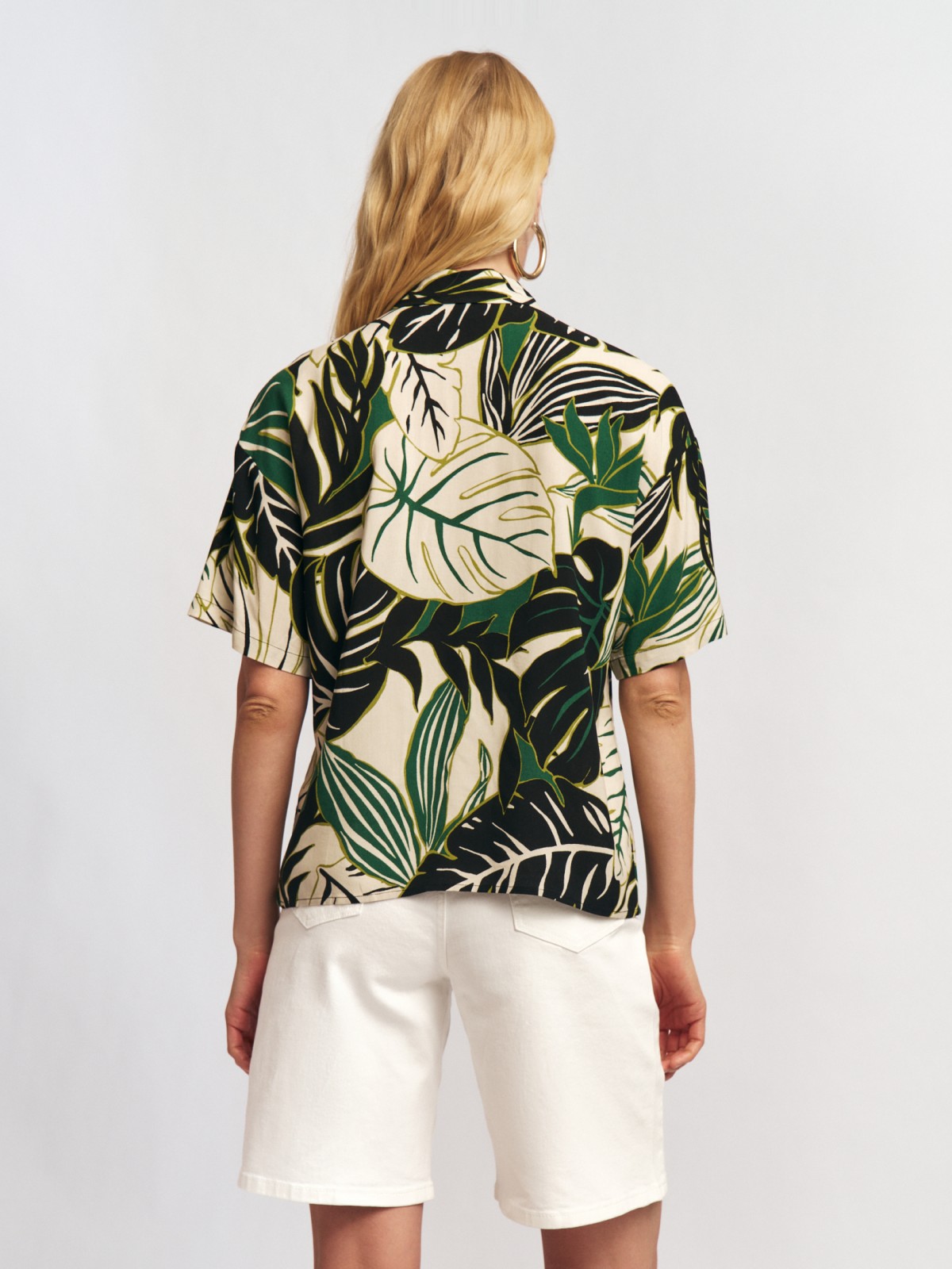 Рубашка из вискозы с тропическим принтом