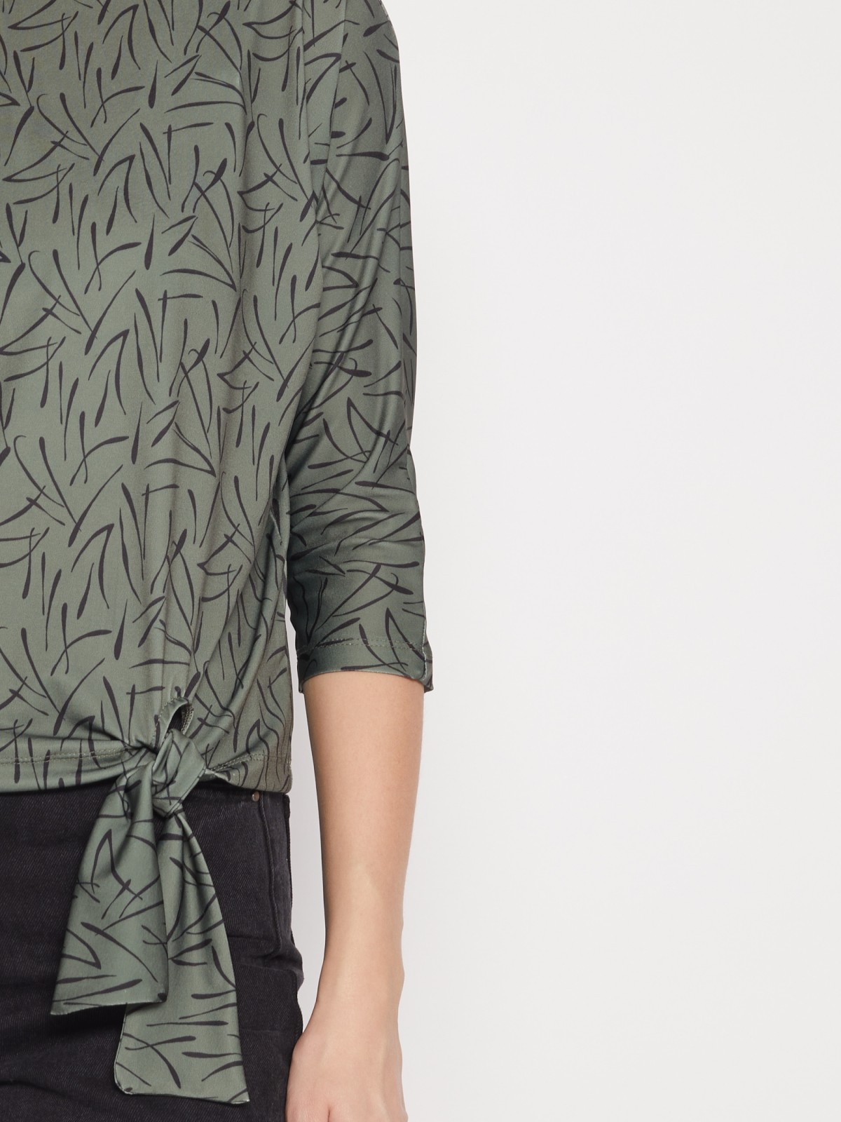 Трикотажная блузка с завязками