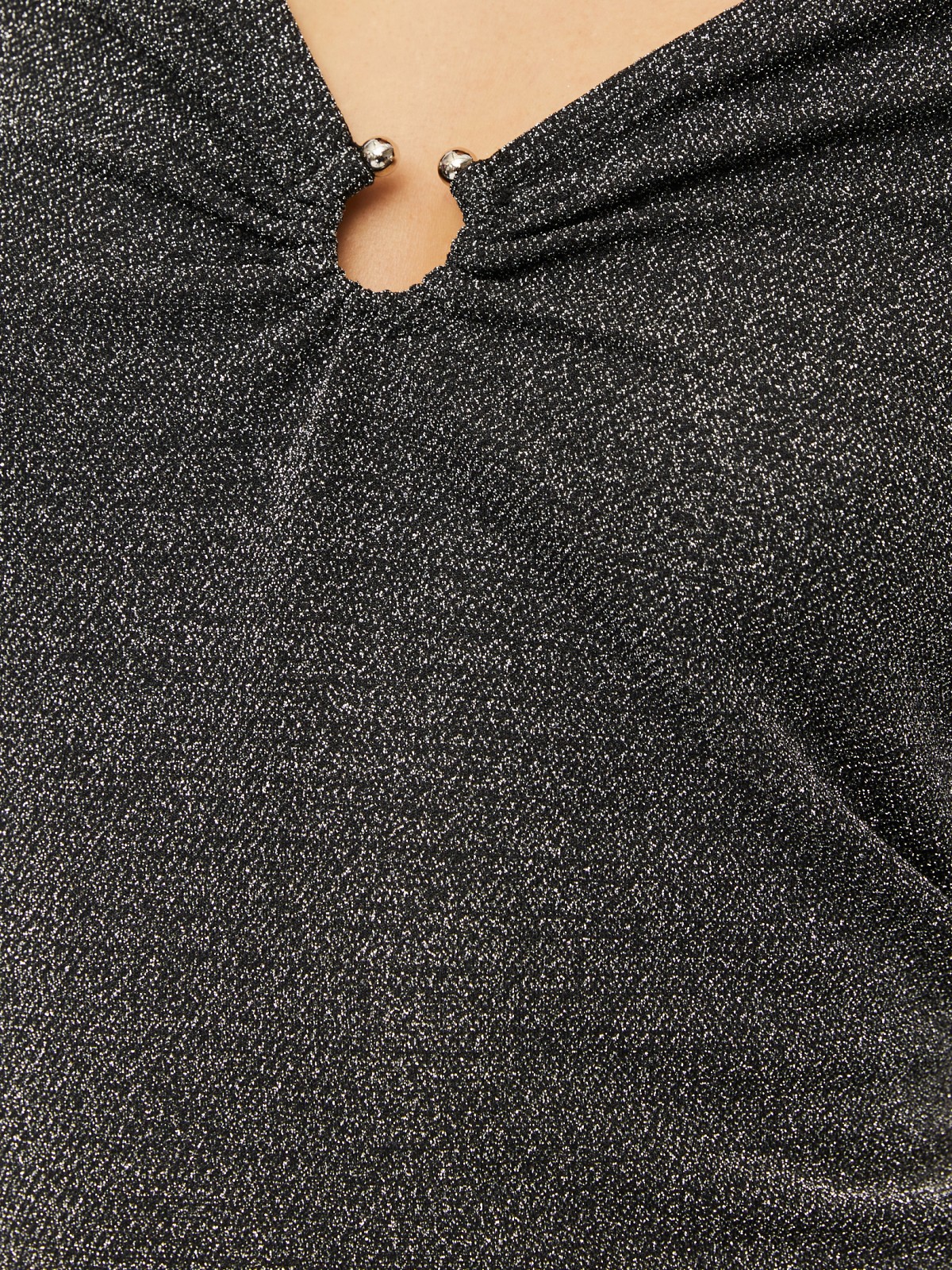 Блузка-лонгслив с вырезом и люрексом