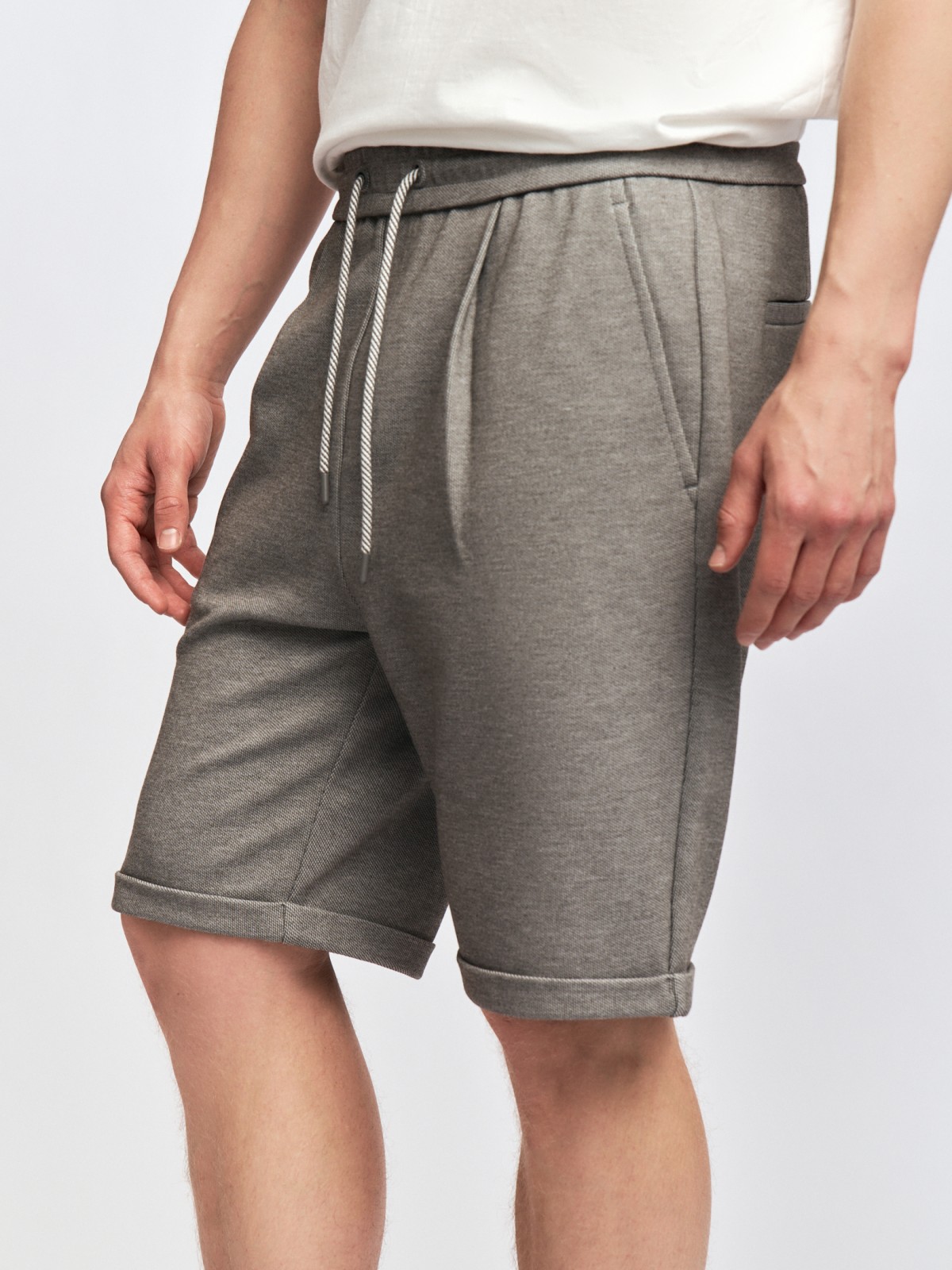 Трикотажные шорты на резинке