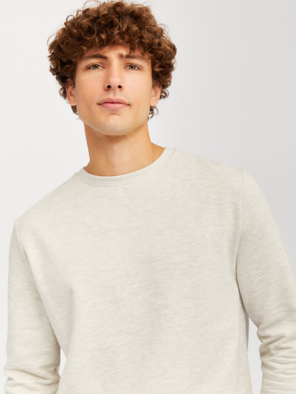 Утеплённый свитшот прямого кроя с длинным рукавом