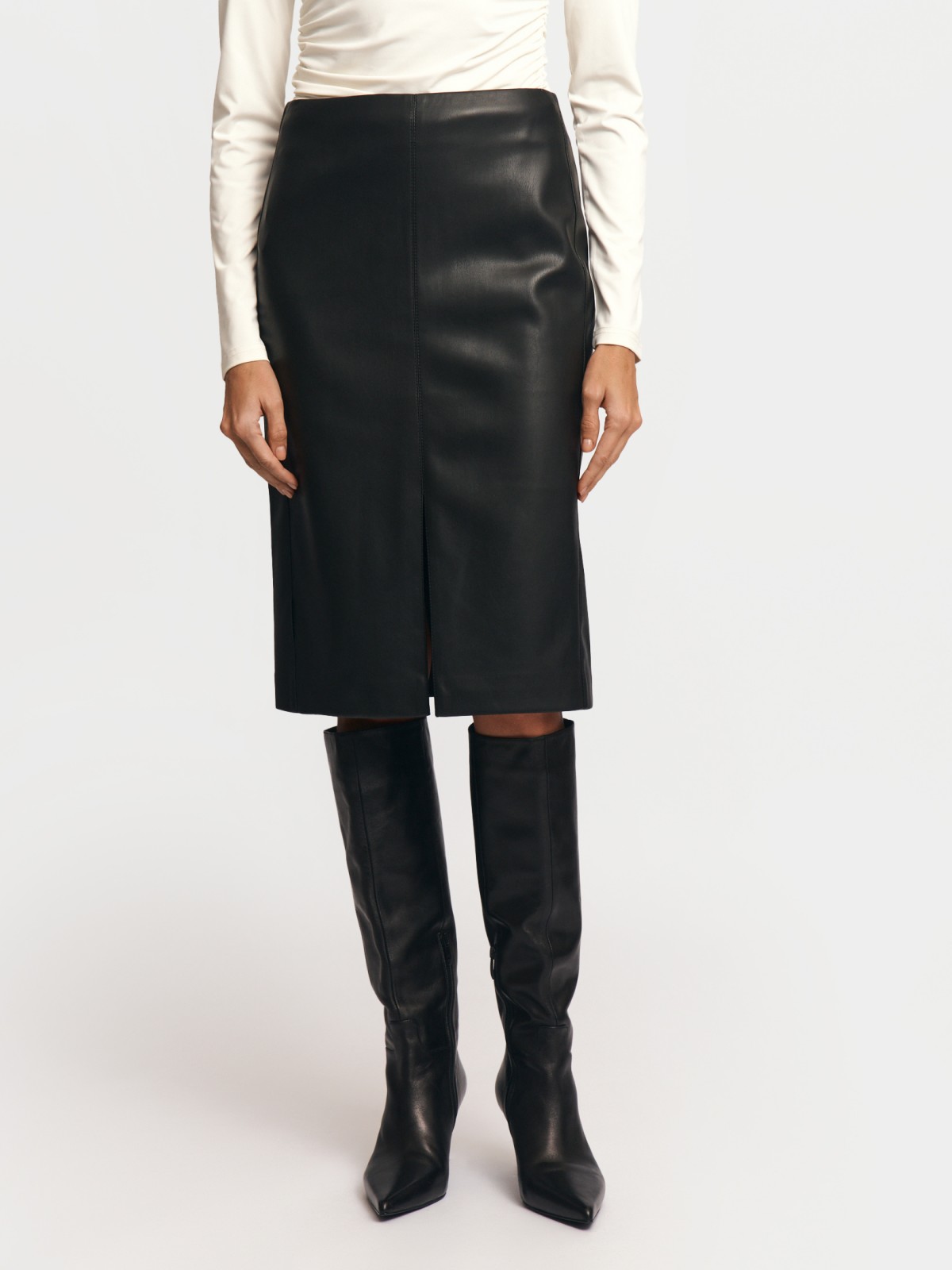 Юбка-карандаш из экокожи с разрезом