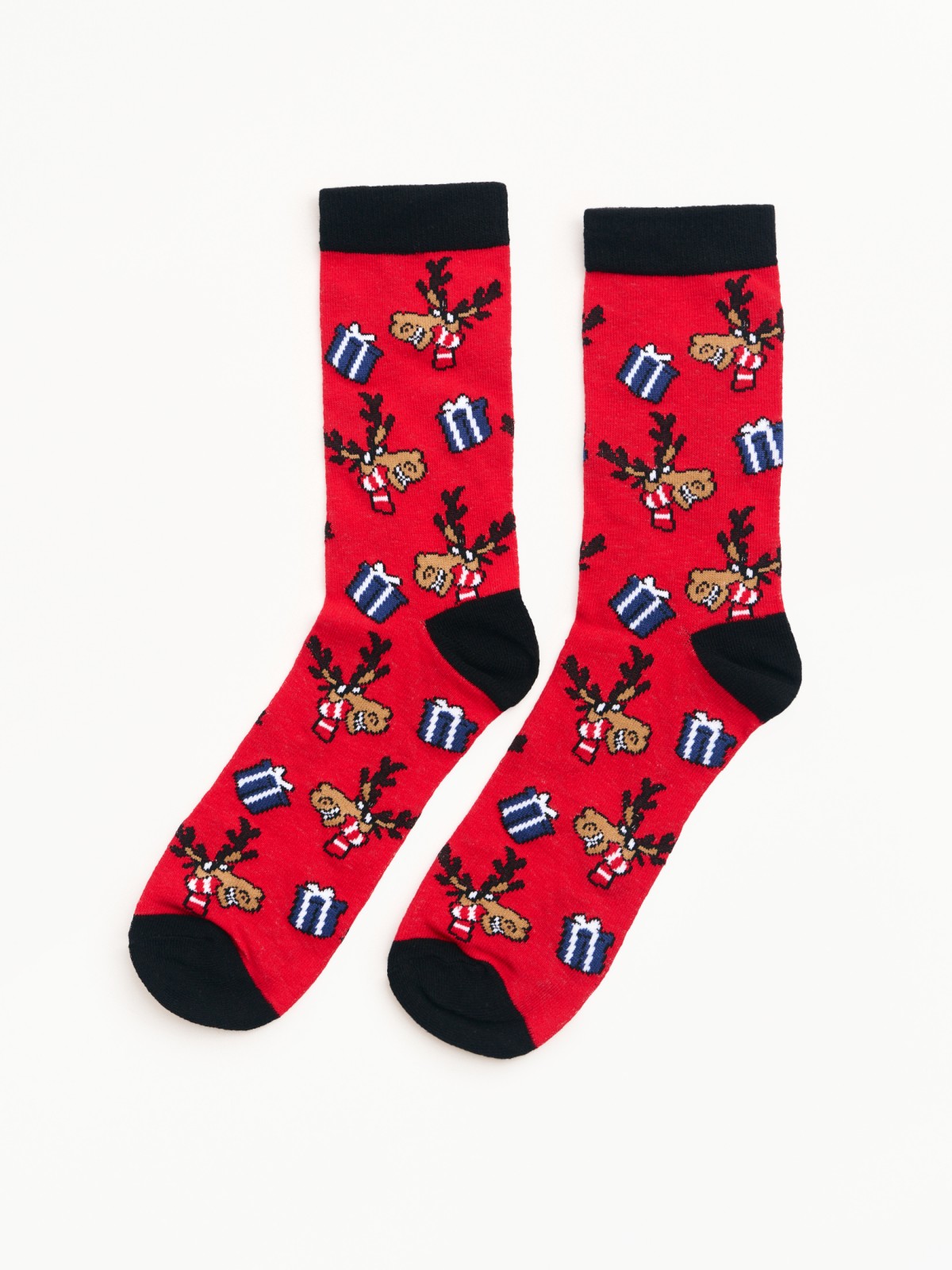 Высокие носки с новогодним узором