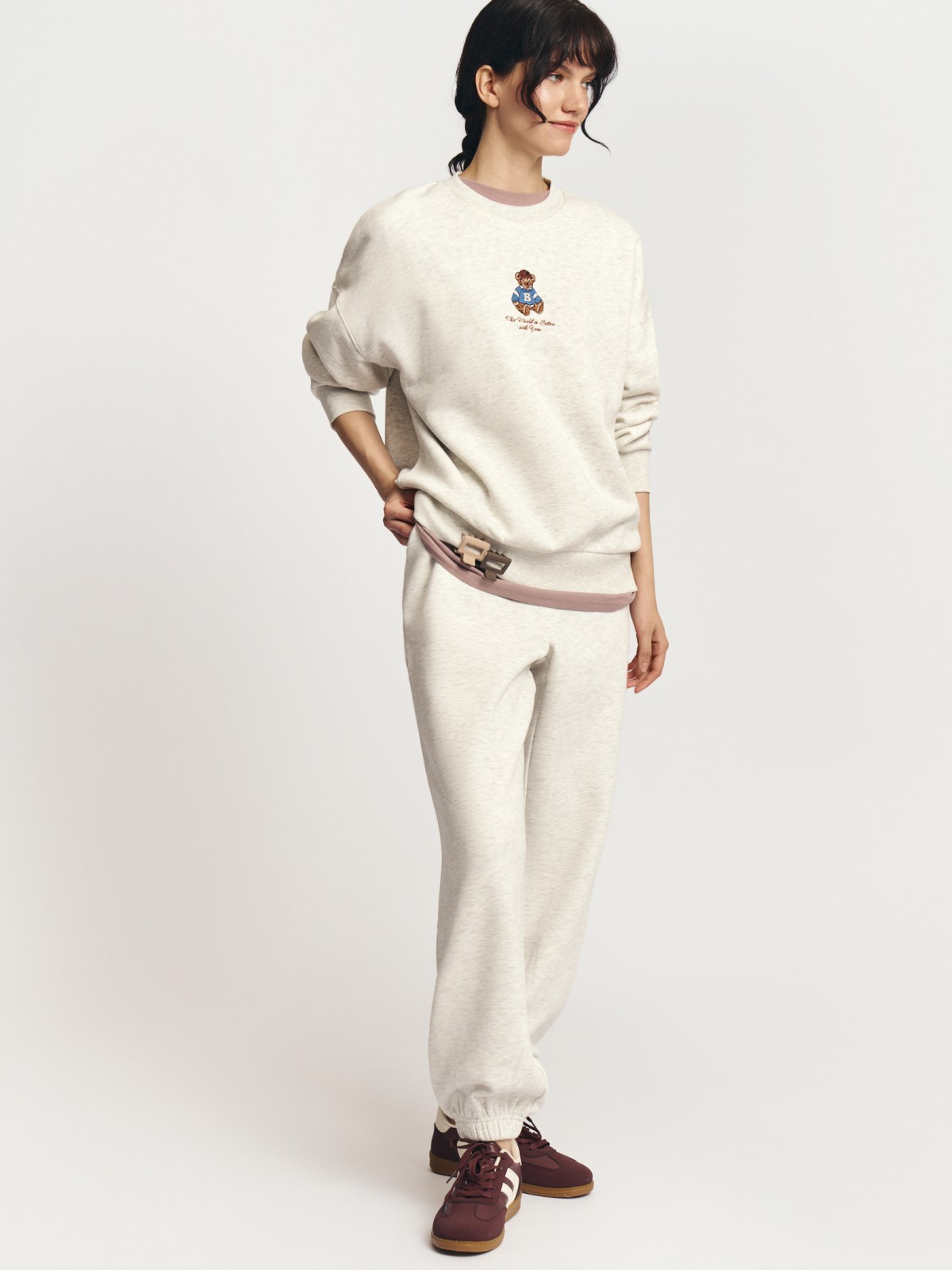 Утеплённый свитшот с вышивкой