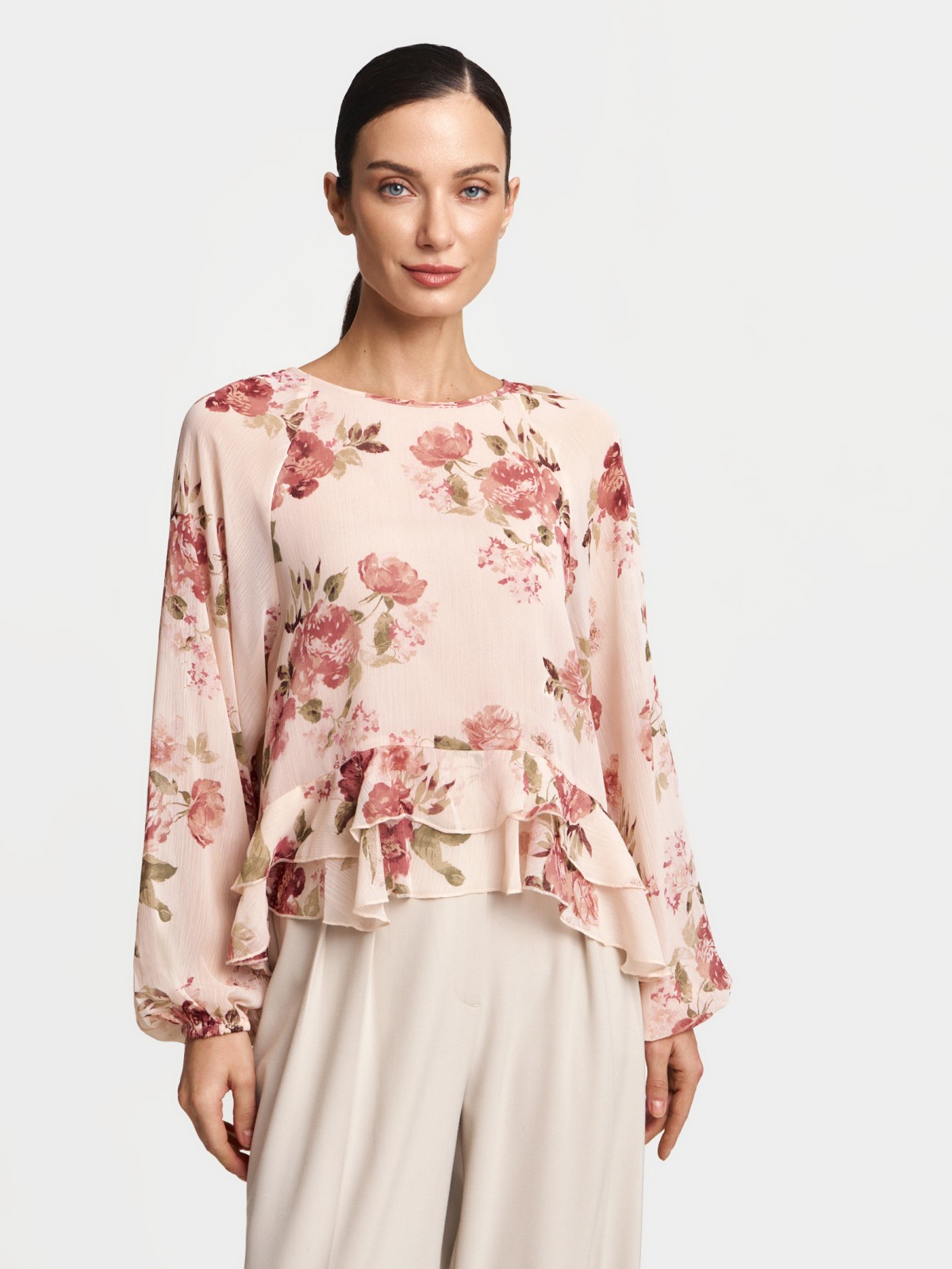 Шифоновая блузка с воланами