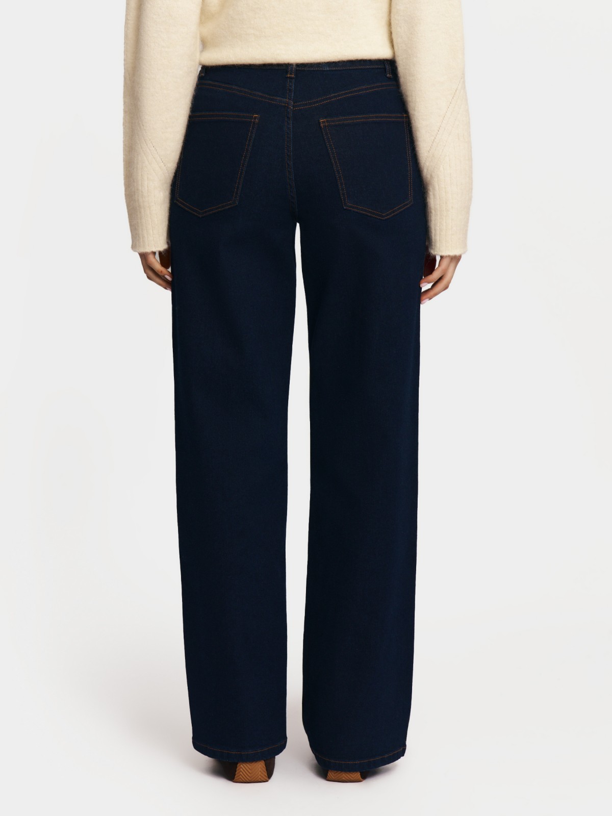 Джинсы прямого силуэта со средней посадкой