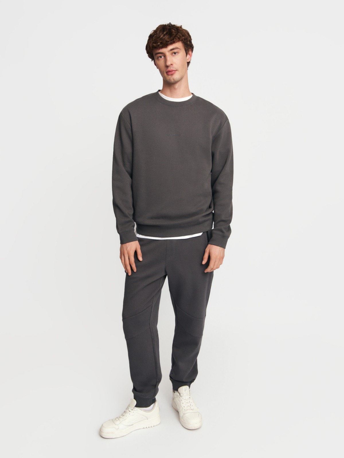 Брюки-джоггеры трикотажные 2999₽