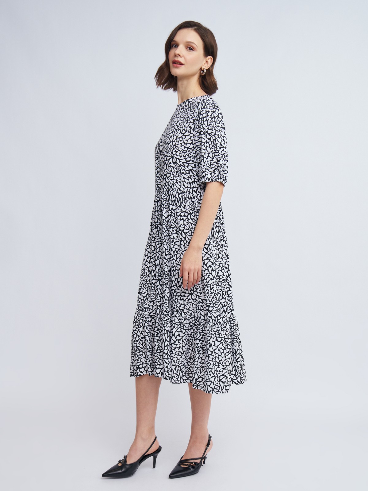 Ярусное платье миди с принтом в сердечко