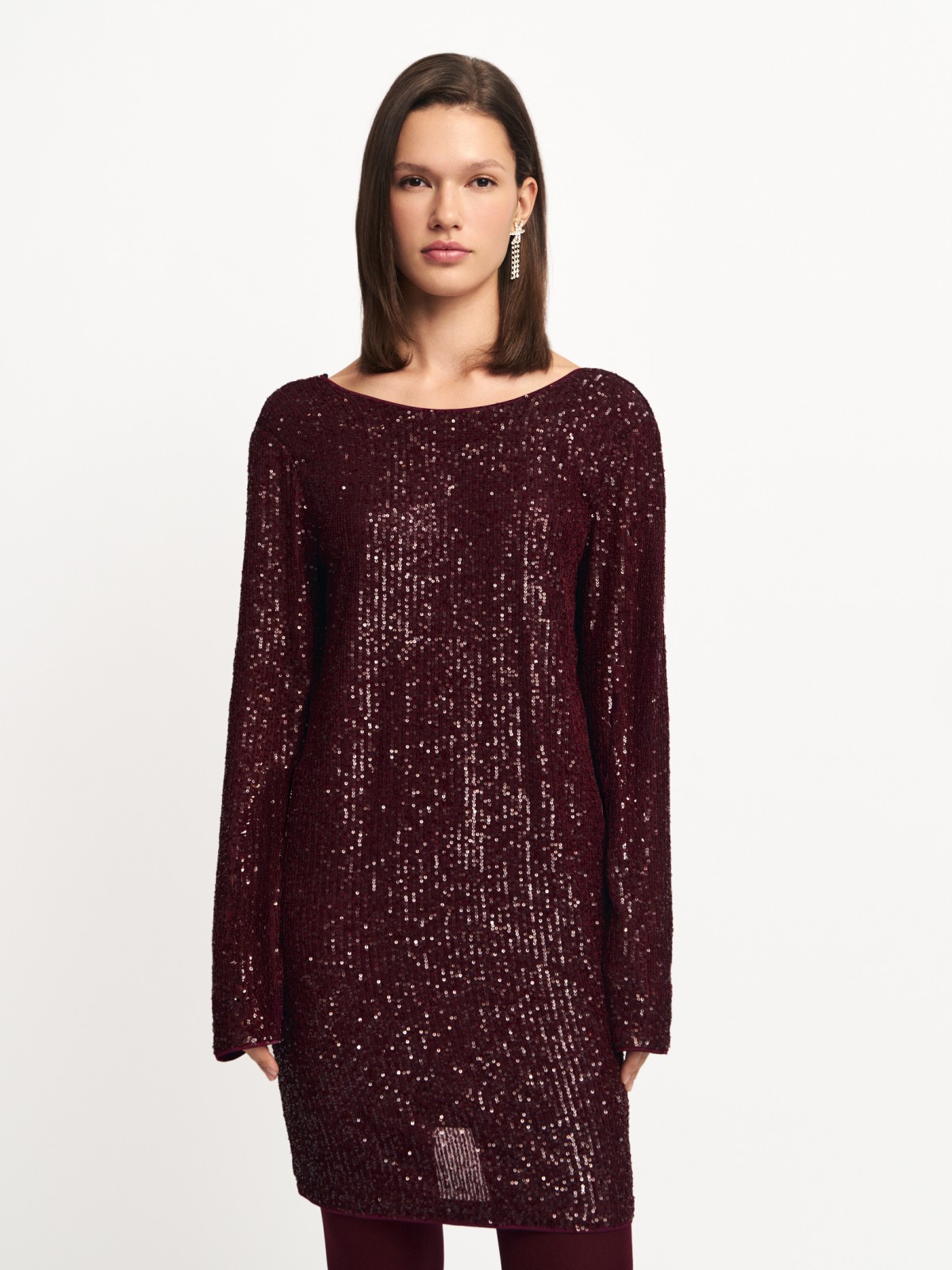 Платье мини с пайетками и вырезом на спине