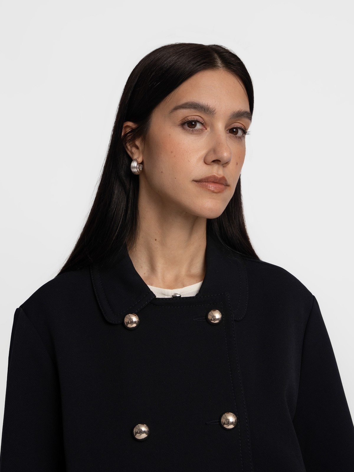 Короткая куртка-жакет на пуговицах