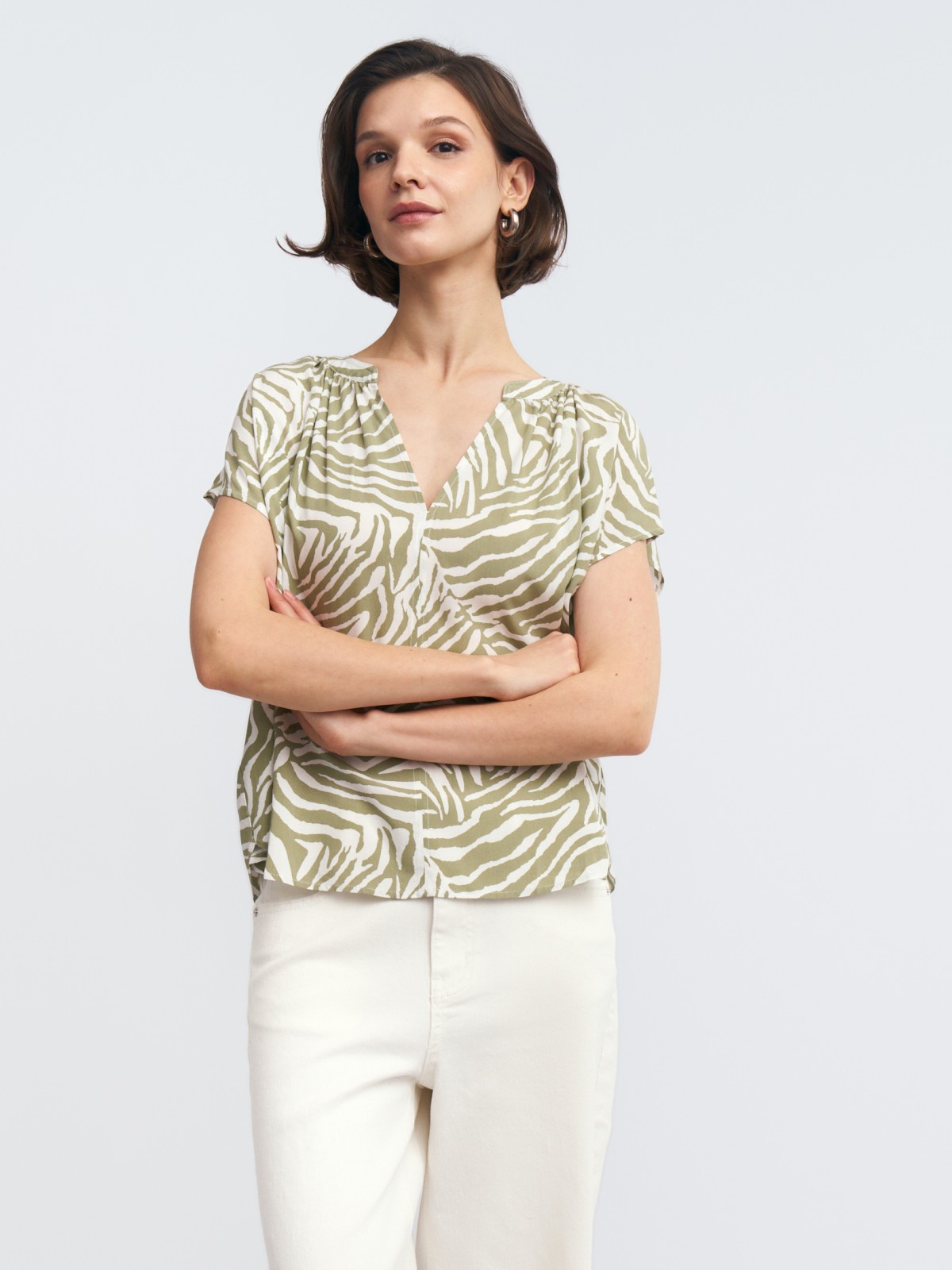 Блузка из вискозы с узором в полоску