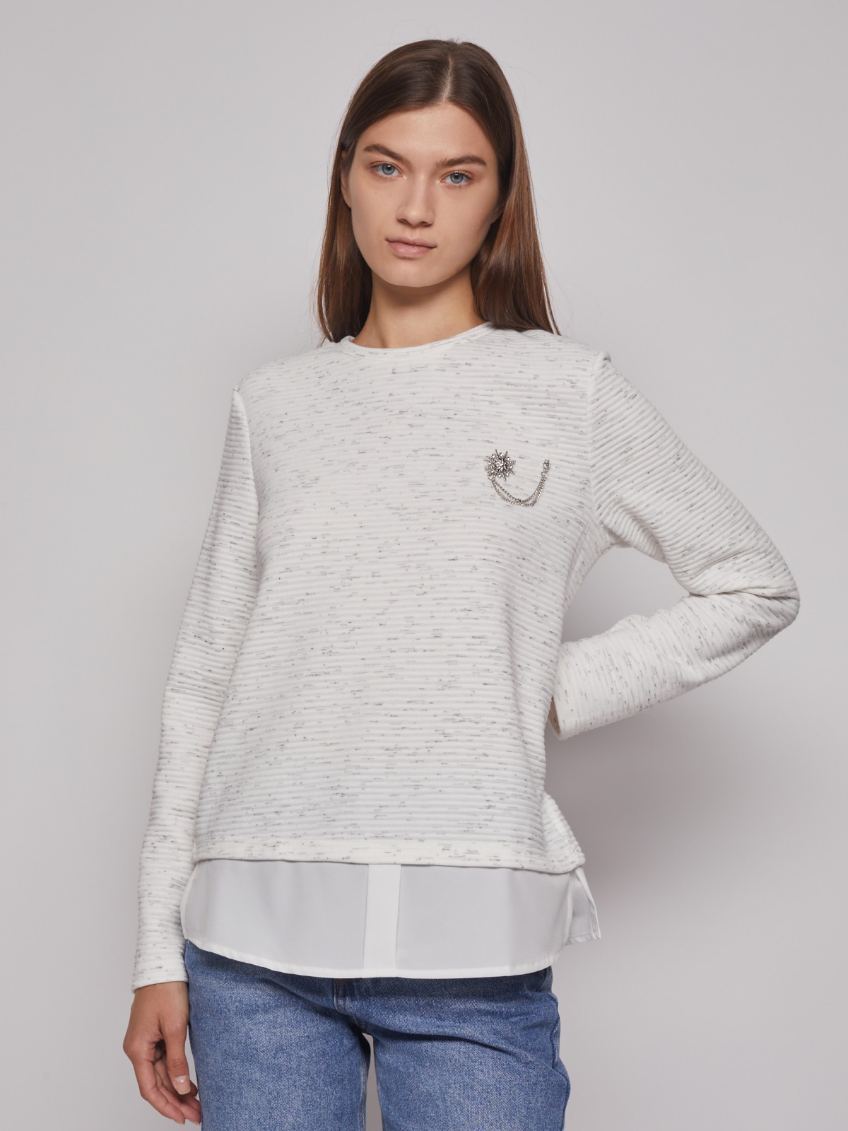 Комбинированный джемпер с брошью