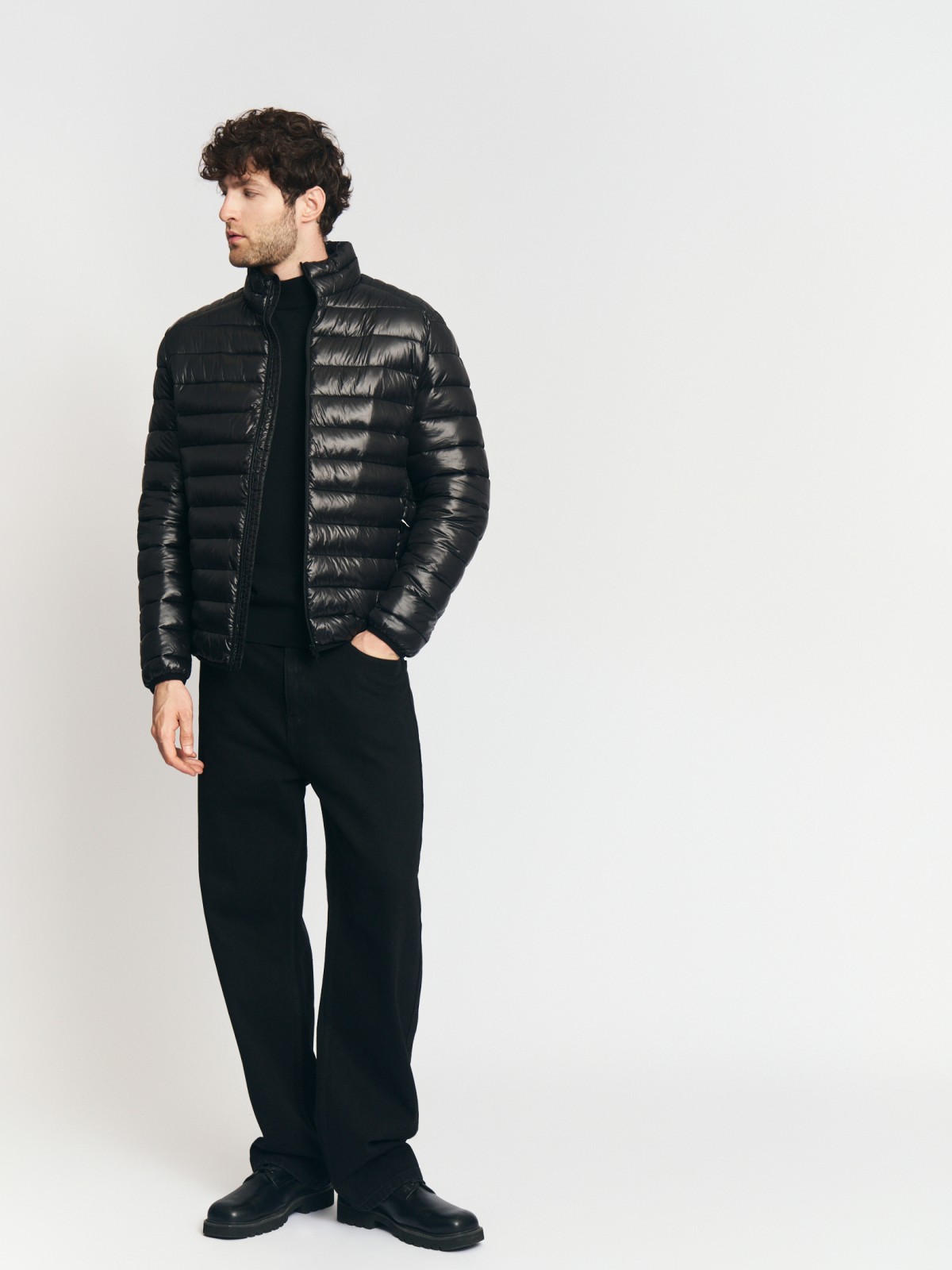 Лёгкая тёплая куртка на молнии с воротником-стойкой