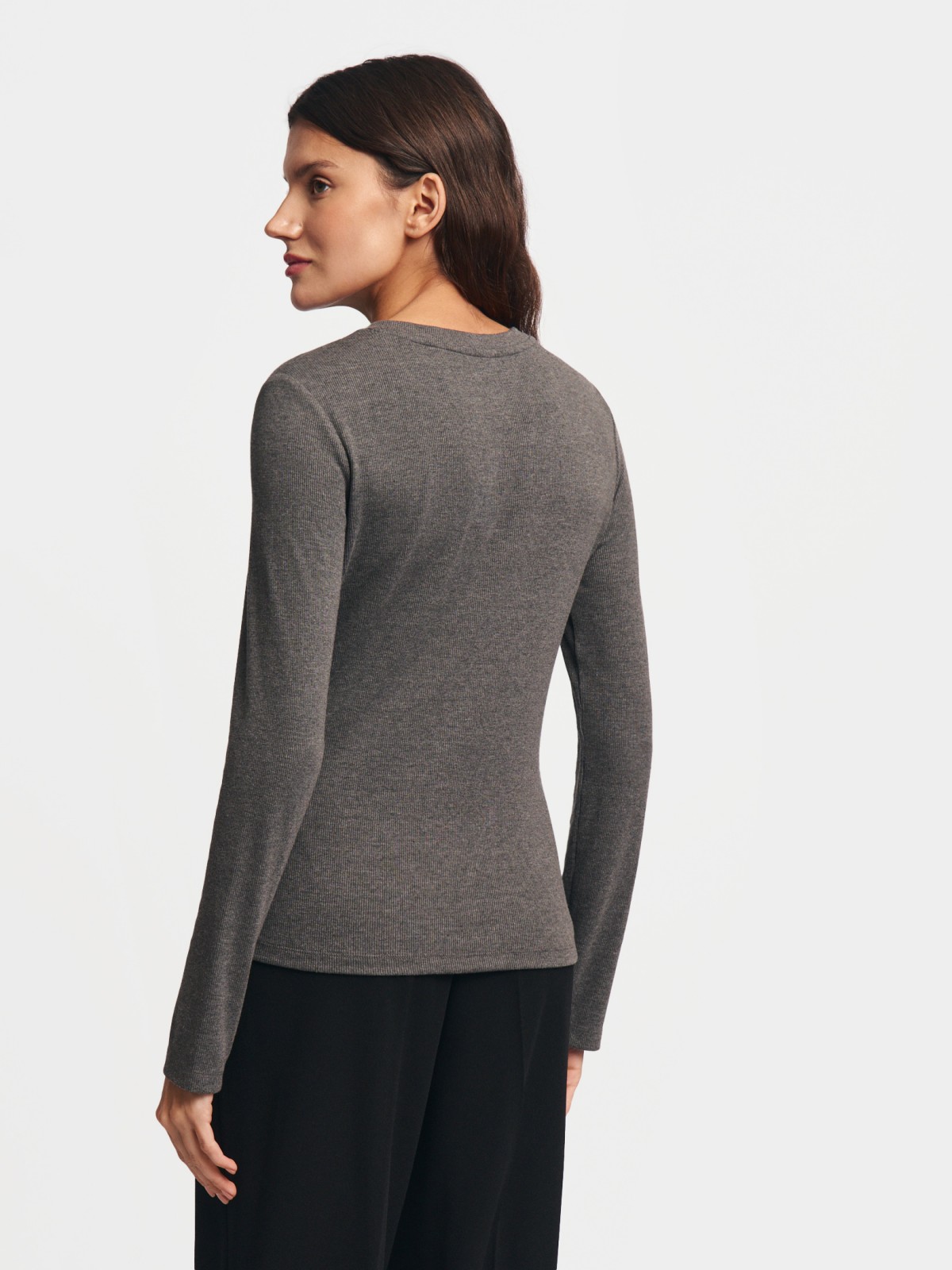 Трикотажный лонгслив хенли на пуговицах