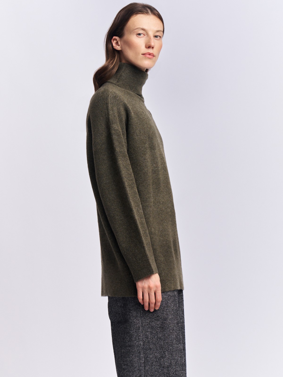 Длинный вязаный свитер с шерстью