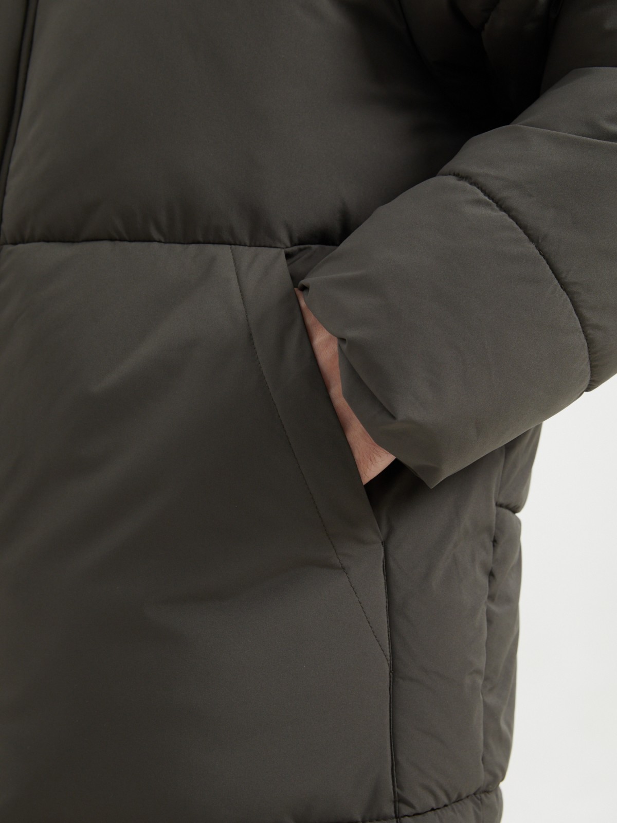 Тёплая куртка на молнии с капюшоном