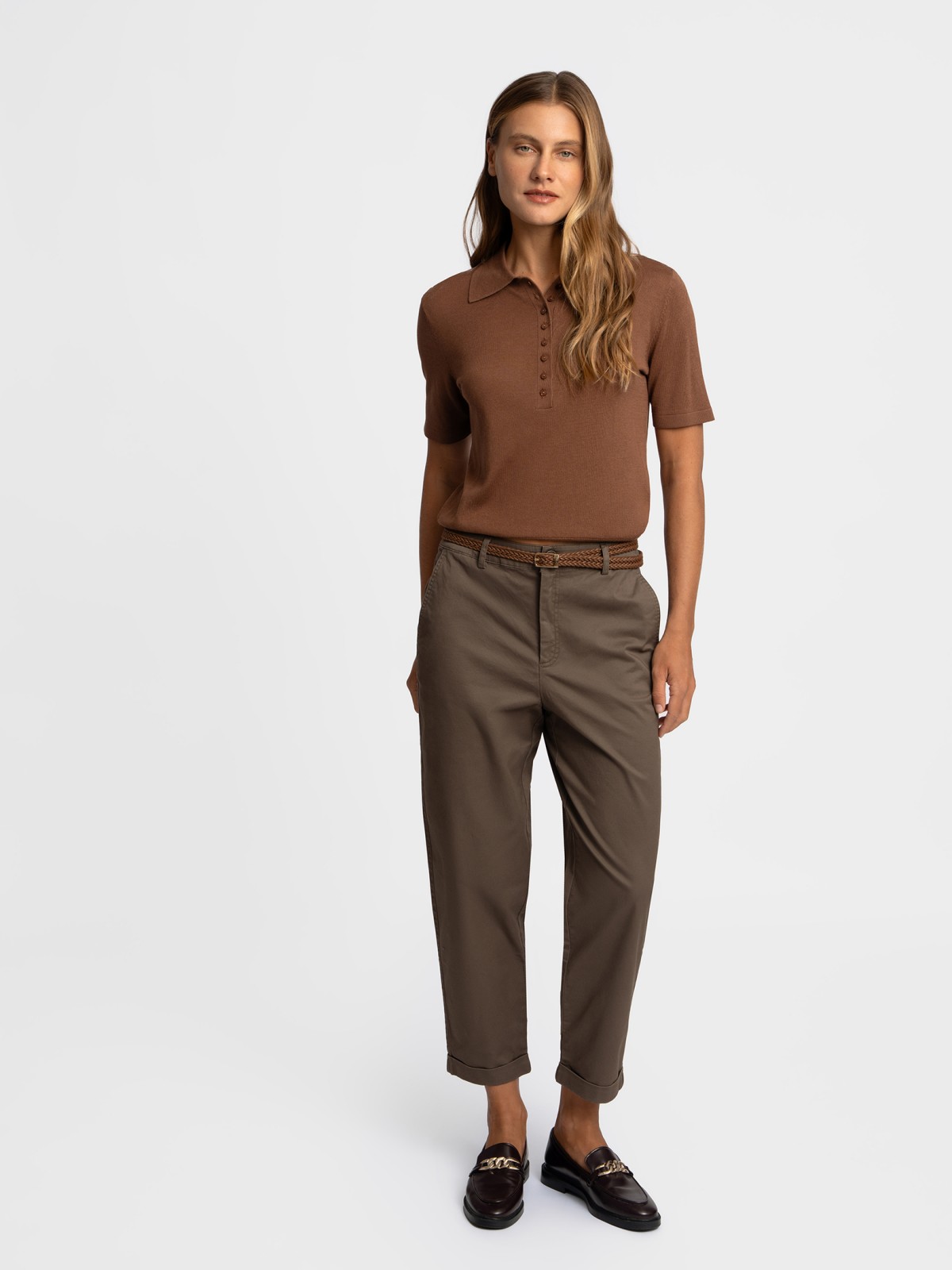 Офисные брюки силуэта Slim с ремнём