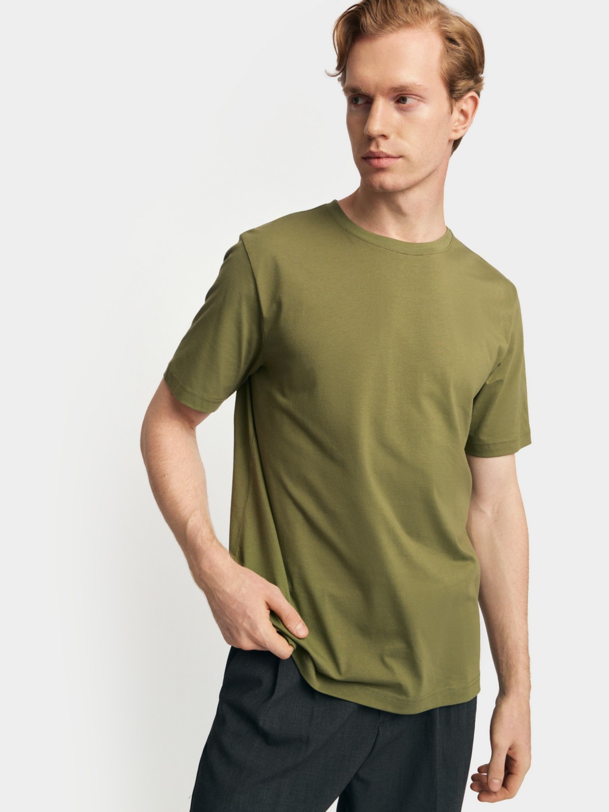 Однотонная футболка из хлопка