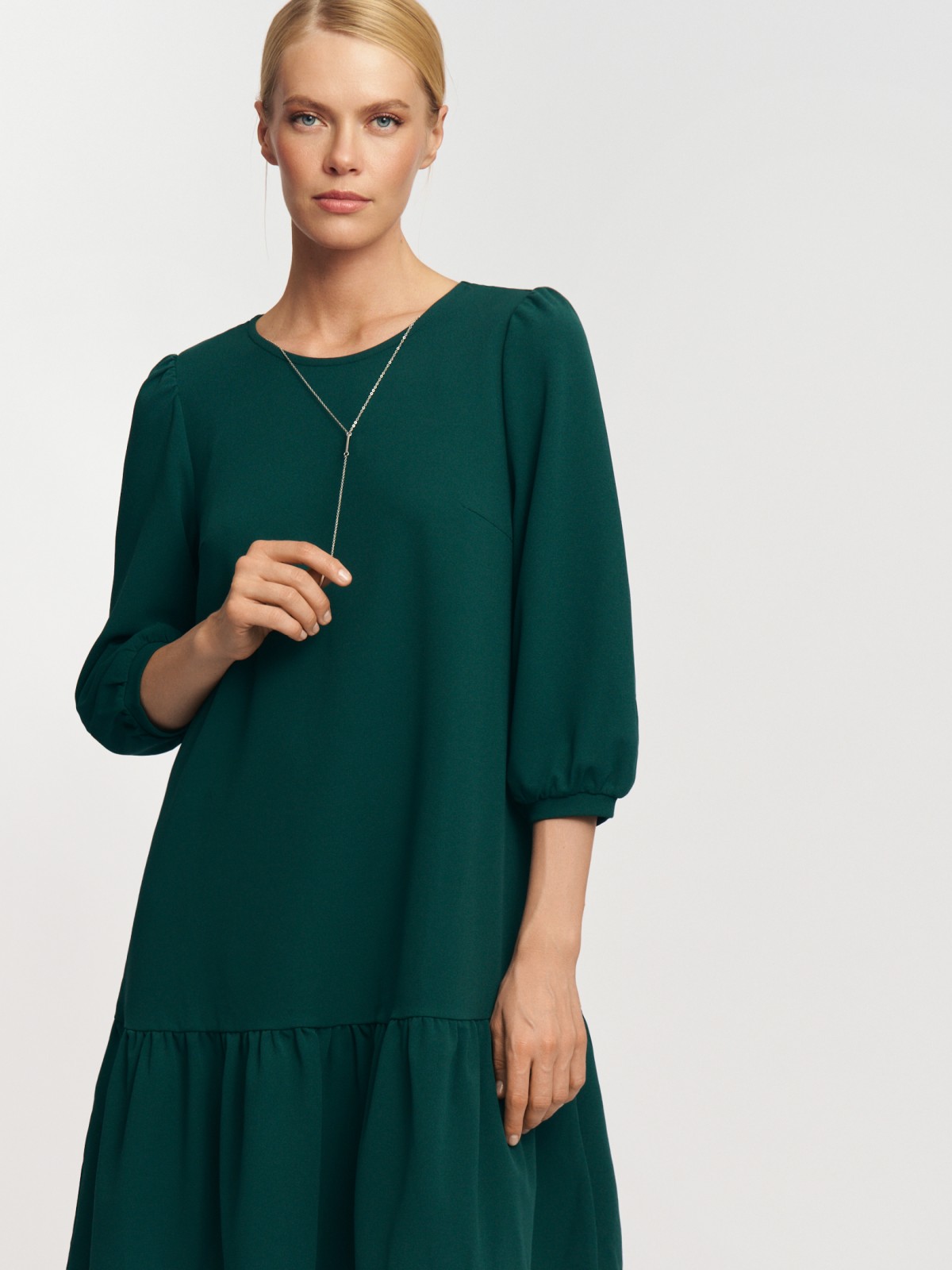 Платье А-силуэта длины мини с цепочкой