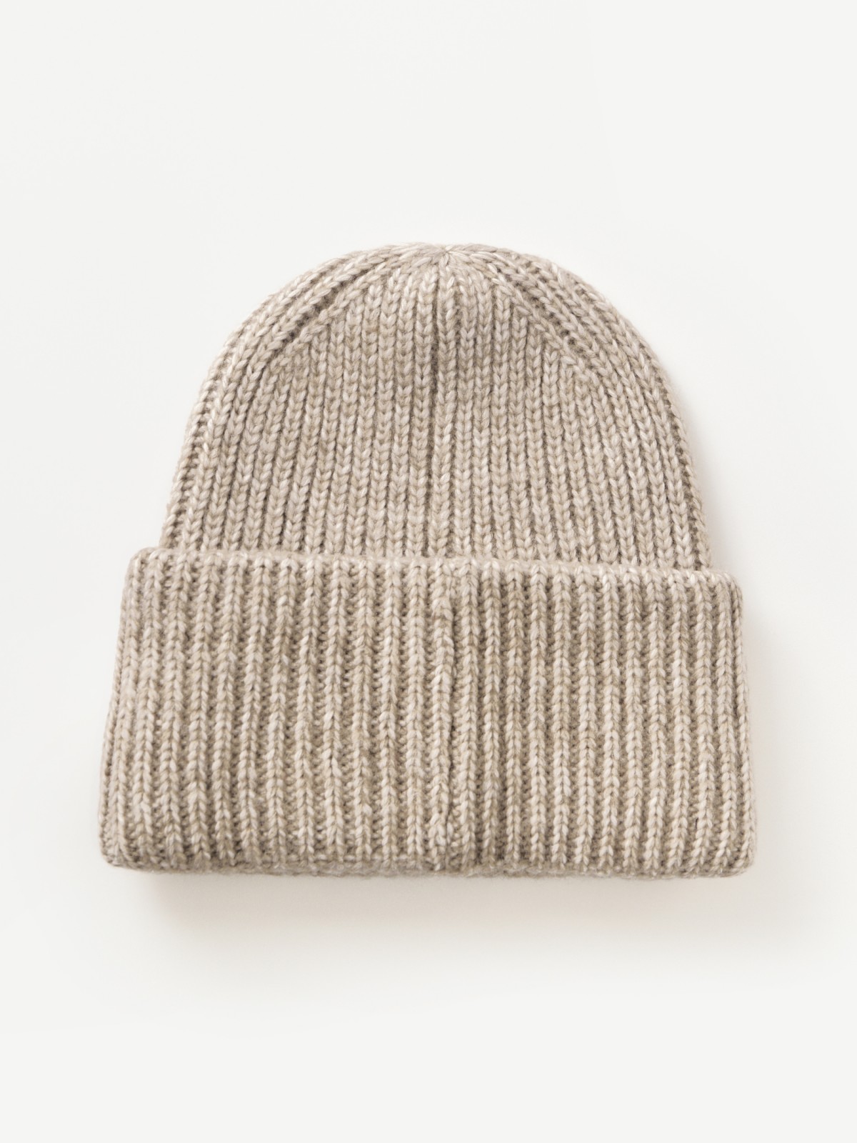 Вязаная шапка-бини с шерстью