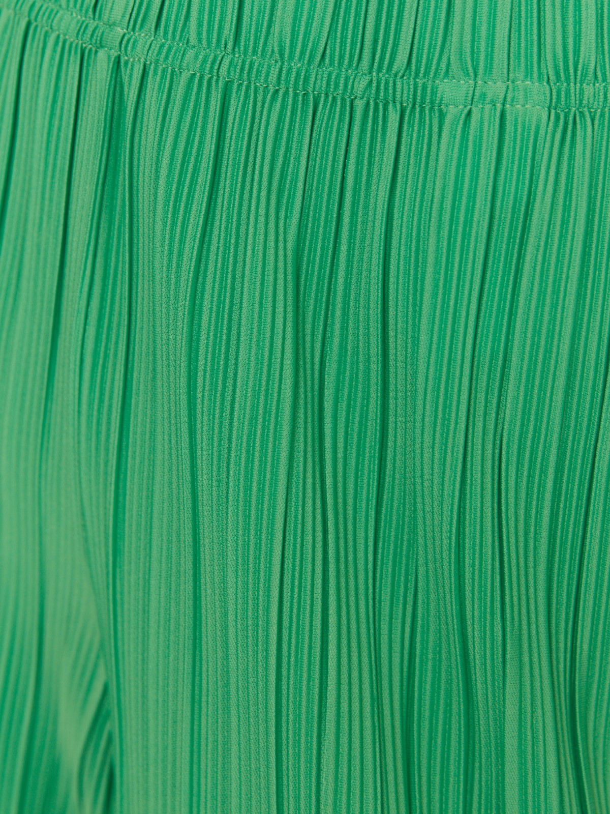 Широкие брюки из фактурной ткани на резинке