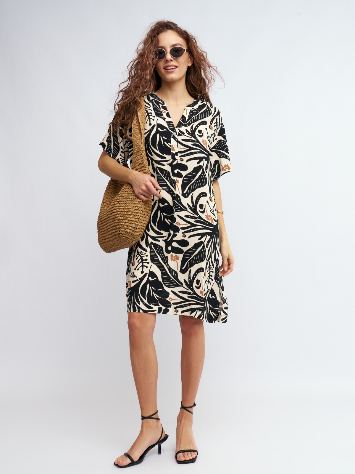 Платье-туника из вискозы с коротким рукавом