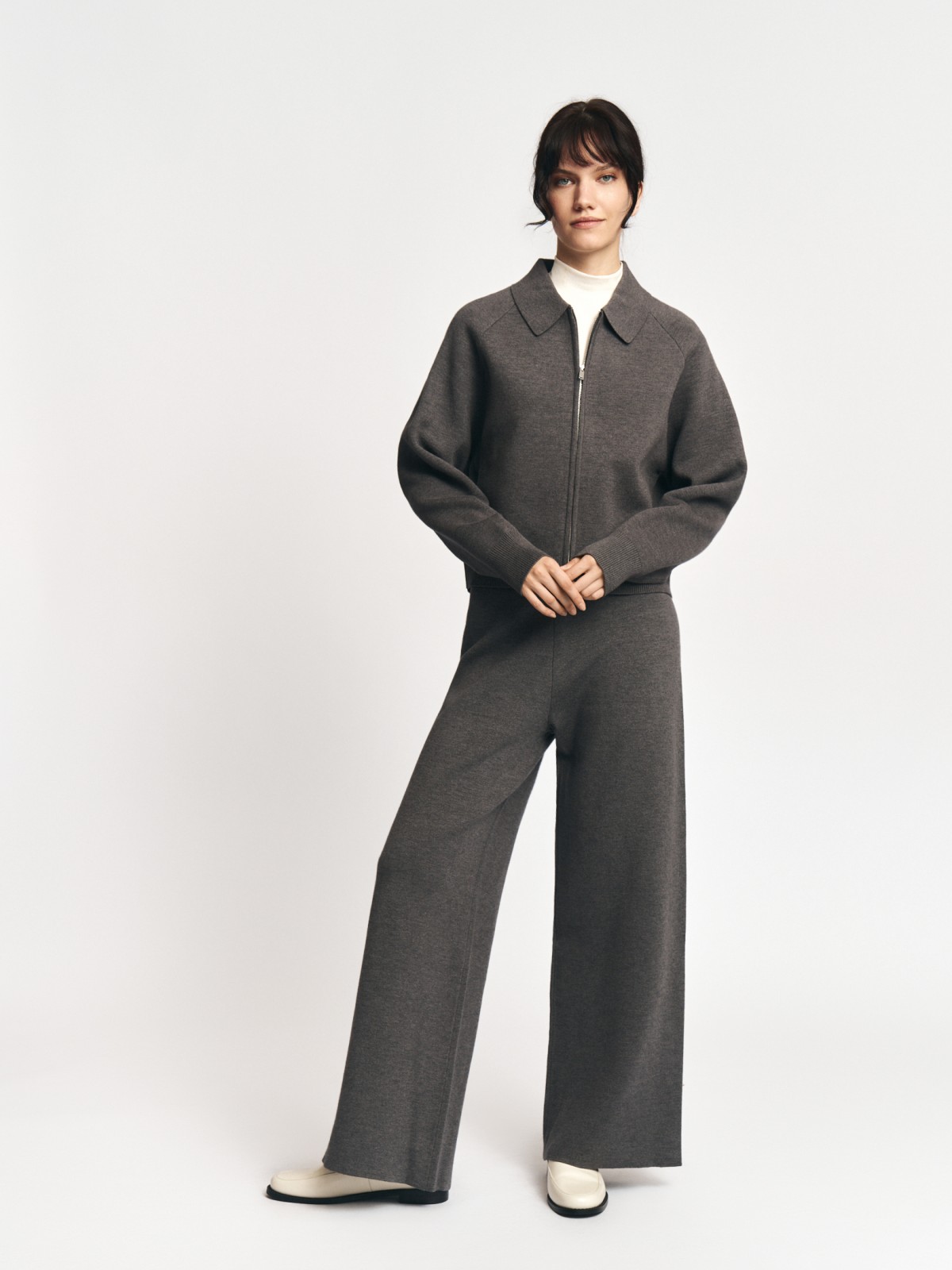 Трикотажные брюки на резинке