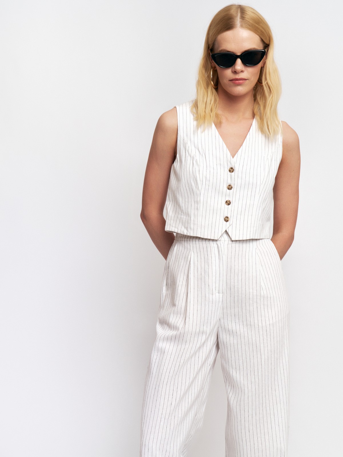 Льняной короткий жилет в полоску