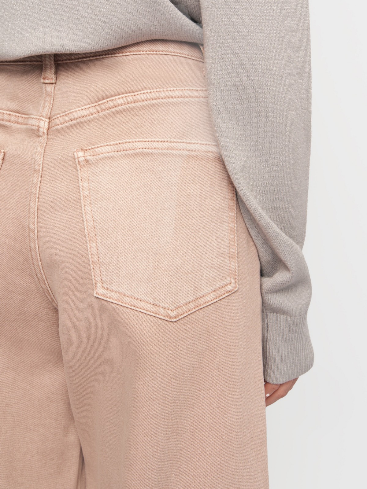 Джинсы силуэта Wide