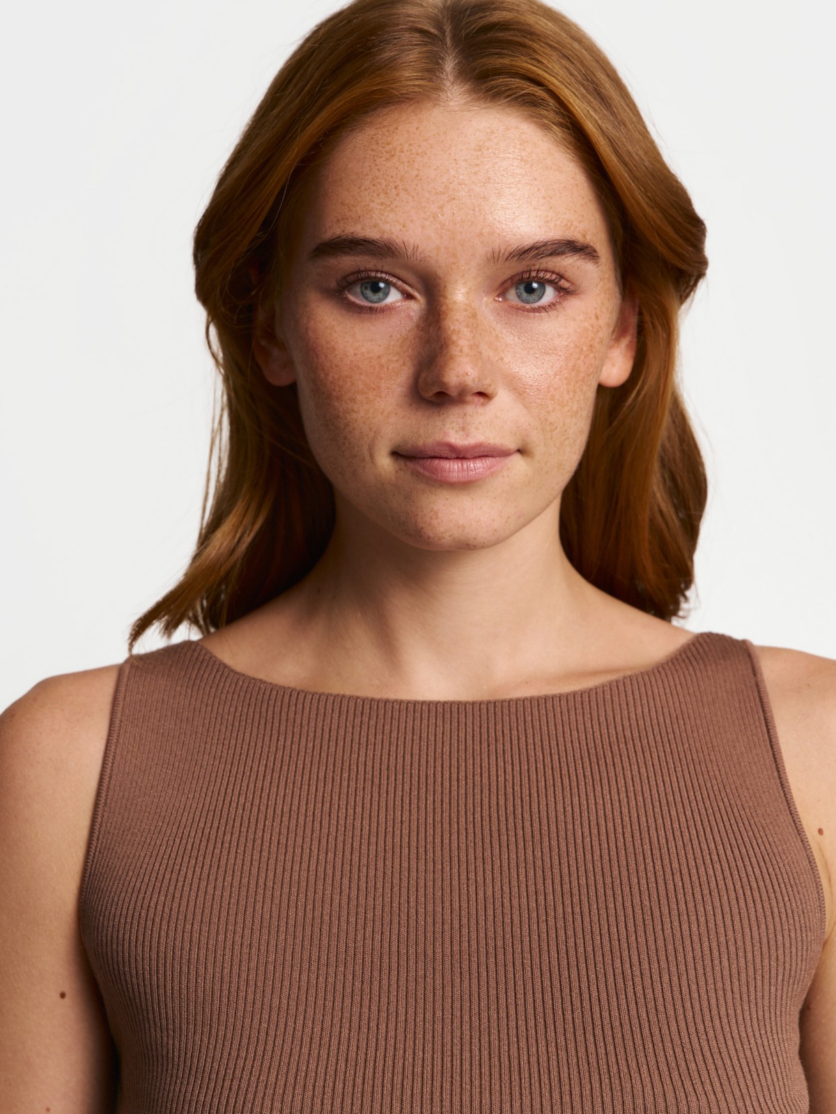 Трикотажный топ без рукавов