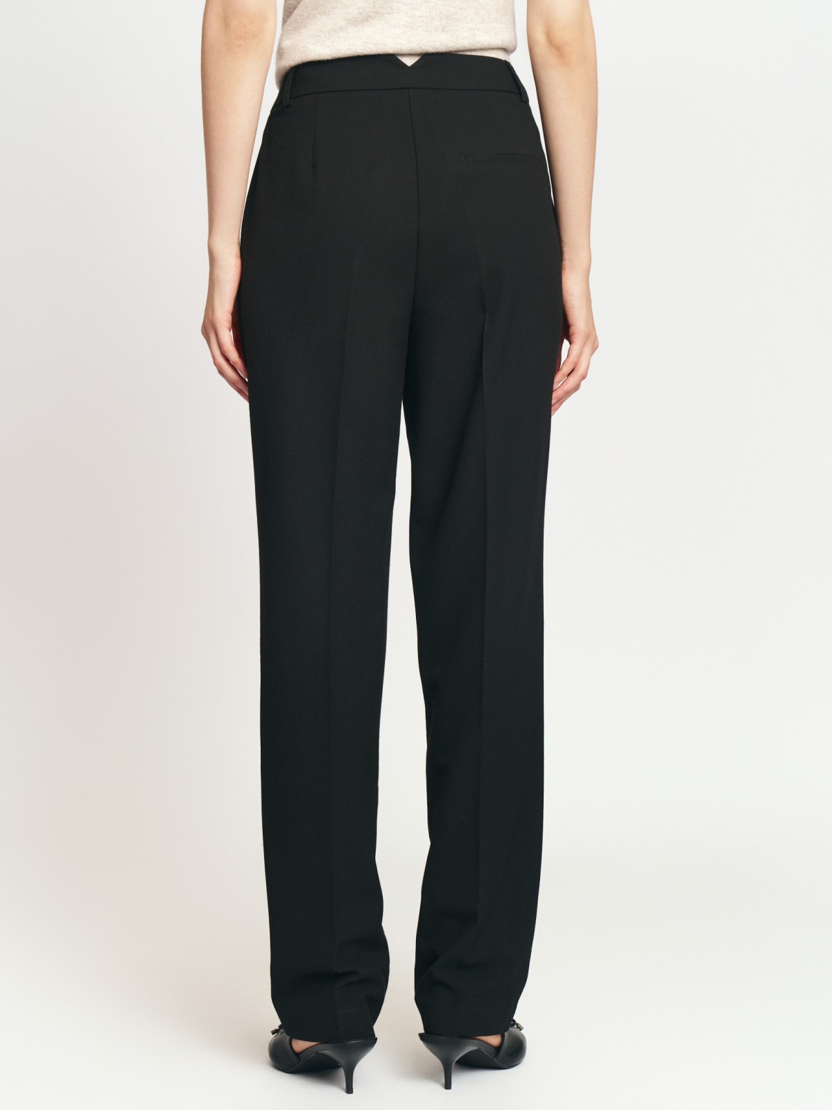 Брюки прямого силуэта со стрелками