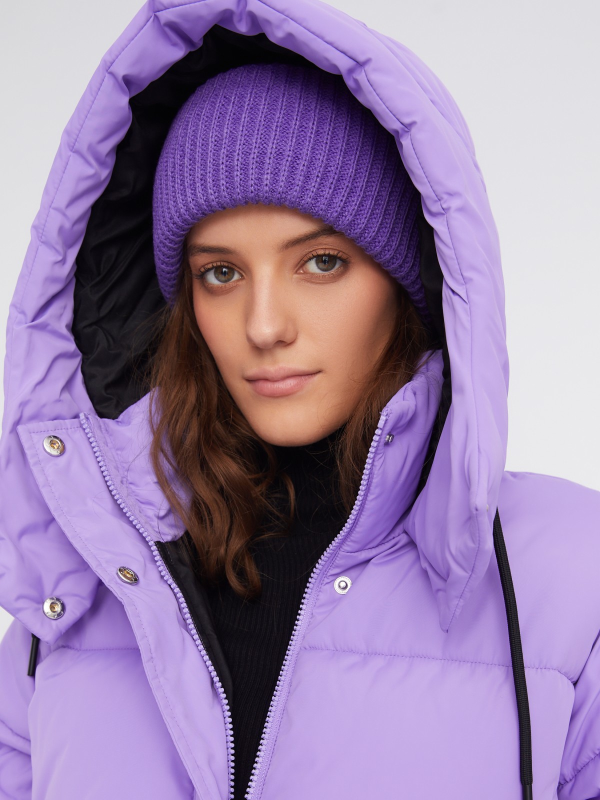 Тёплая дутая стёганая куртка с капюшоном и двойным воротником zolla 023345112104, цвет фиолетовый, размер XS - фото 4