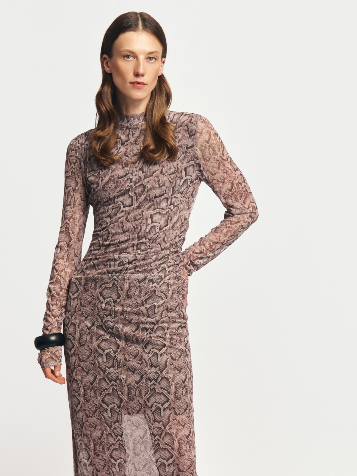 Платье из сетки с принтом и драпировками