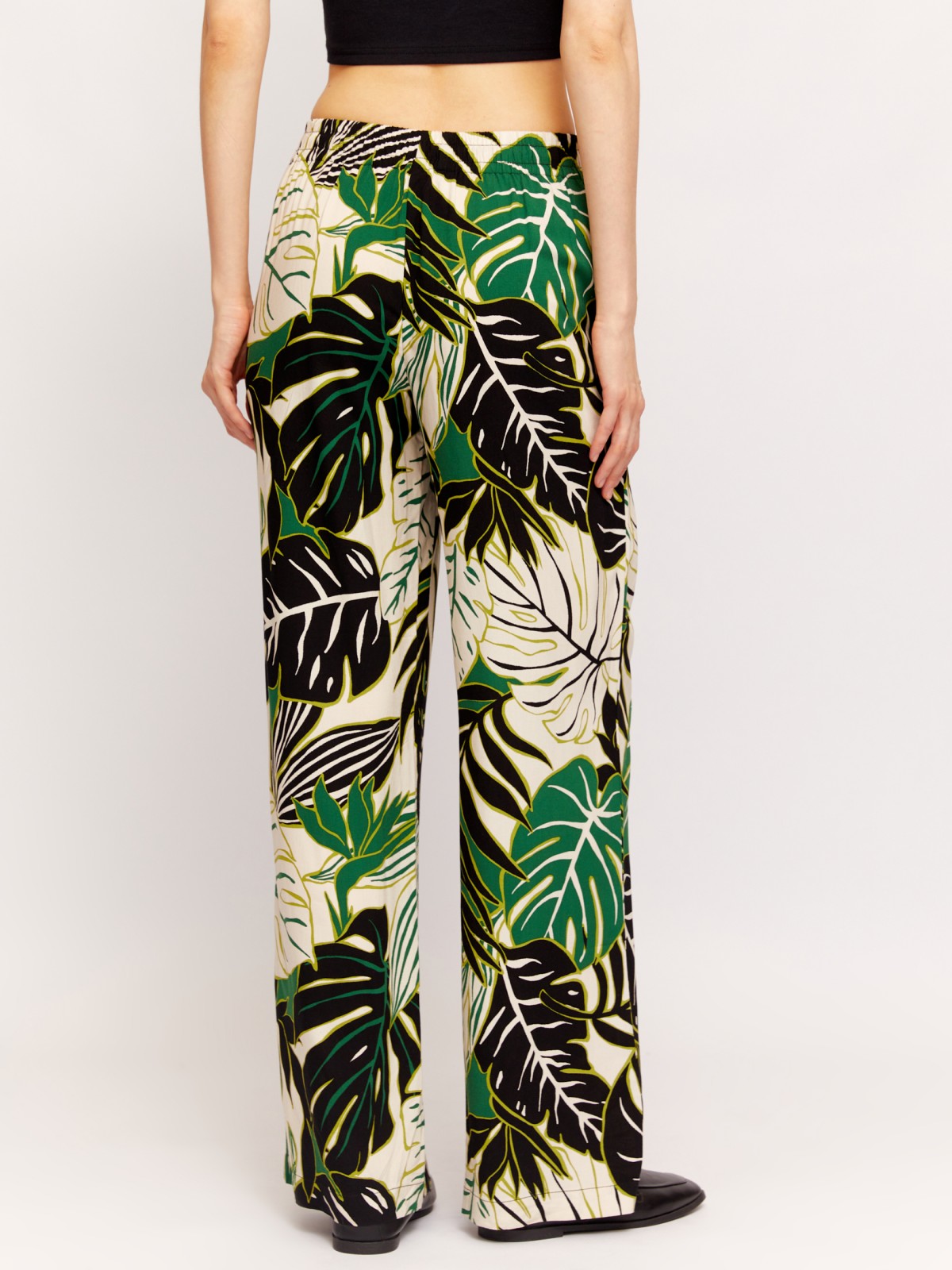 Брюки на резинке из вискозы с тропическим принтом