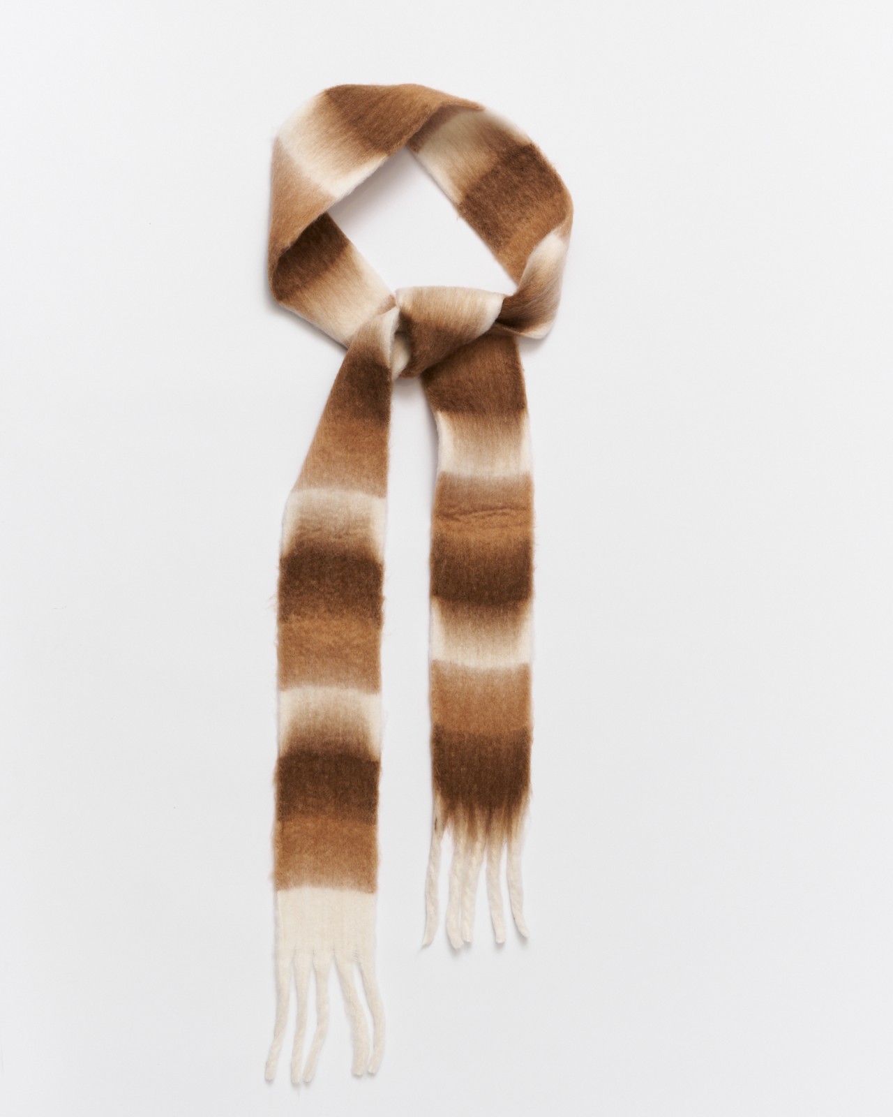 Тёплый шарф с длинной бахромой 399₽