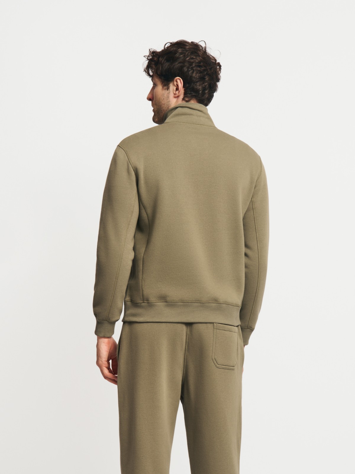 Утеплённый прямой свитшот на молнии с начёсом