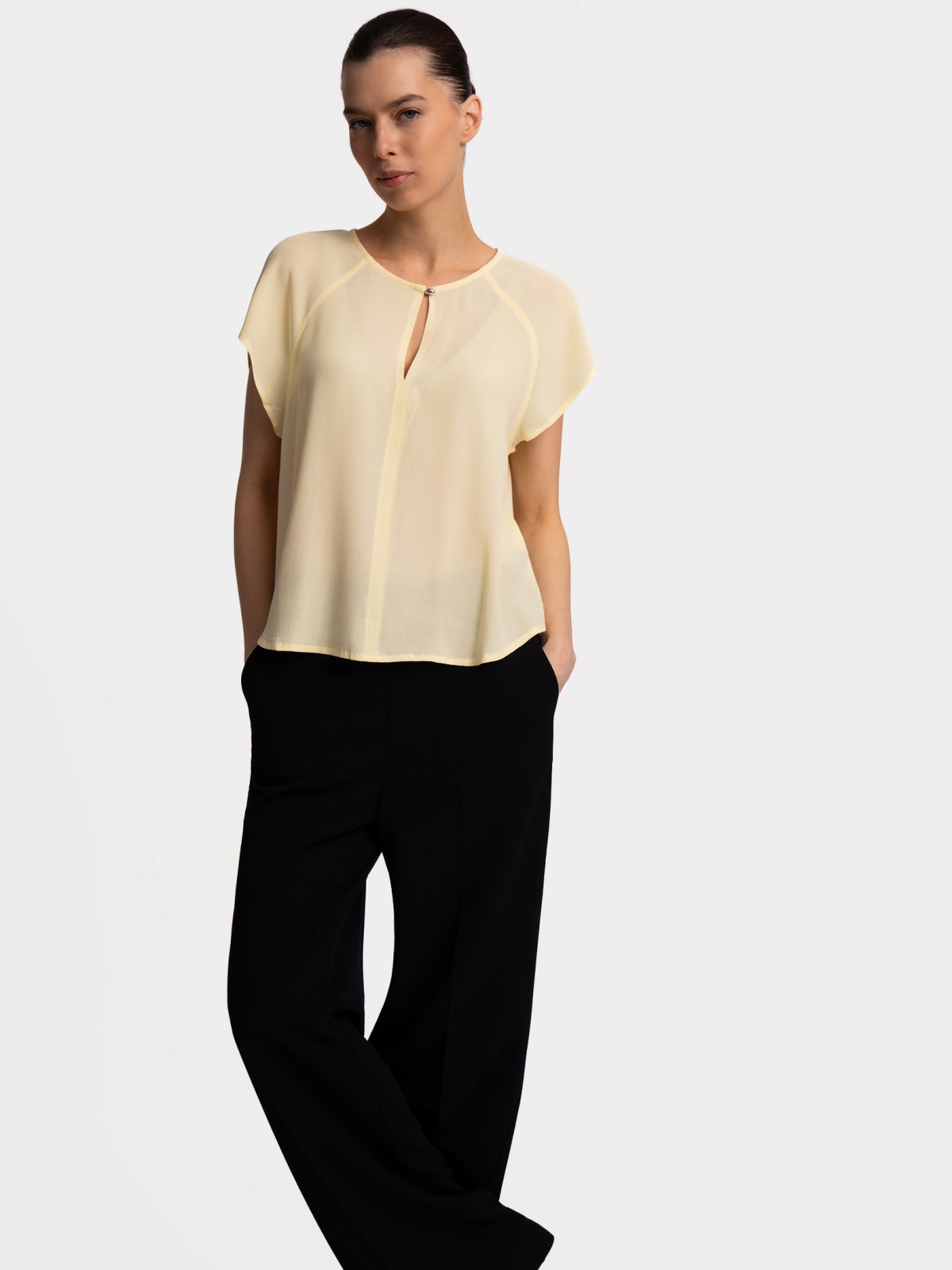 Блузка с короткими рукавами