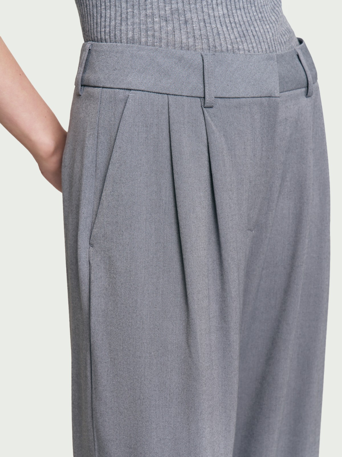 Брюки широкого силуэта Wide с защипами