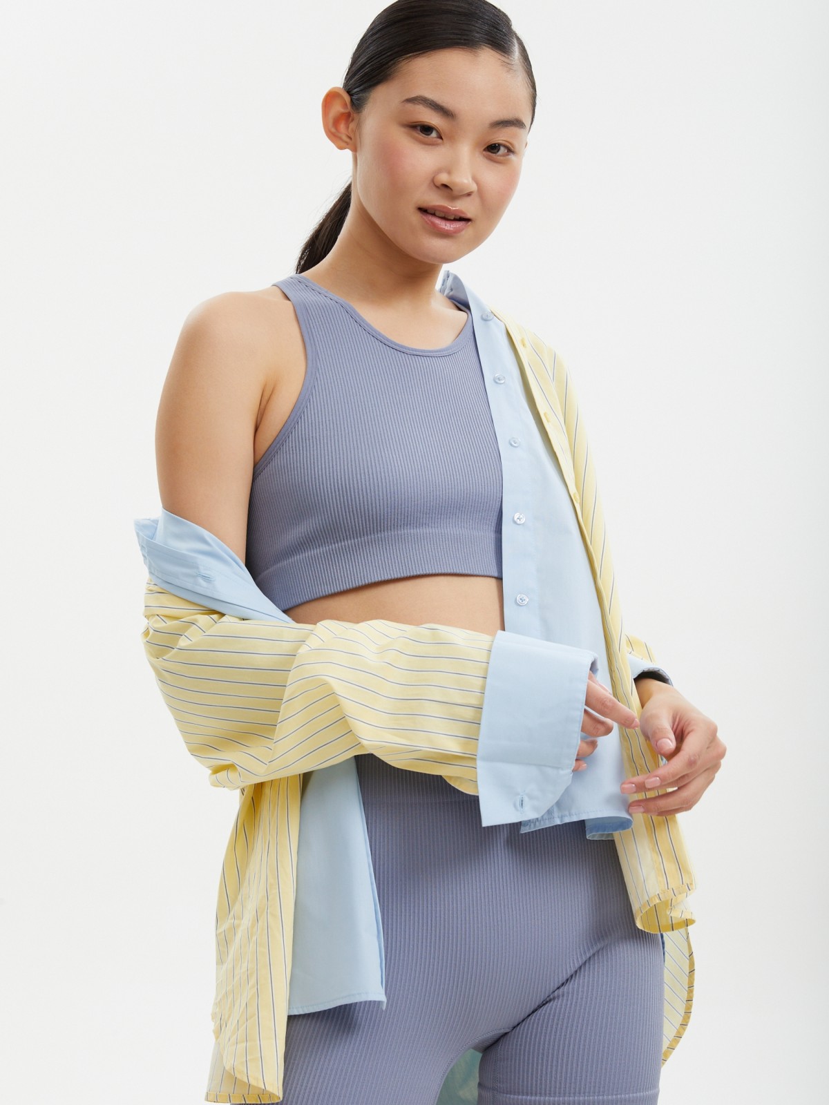 Трикотажный кроп топ без рукавов