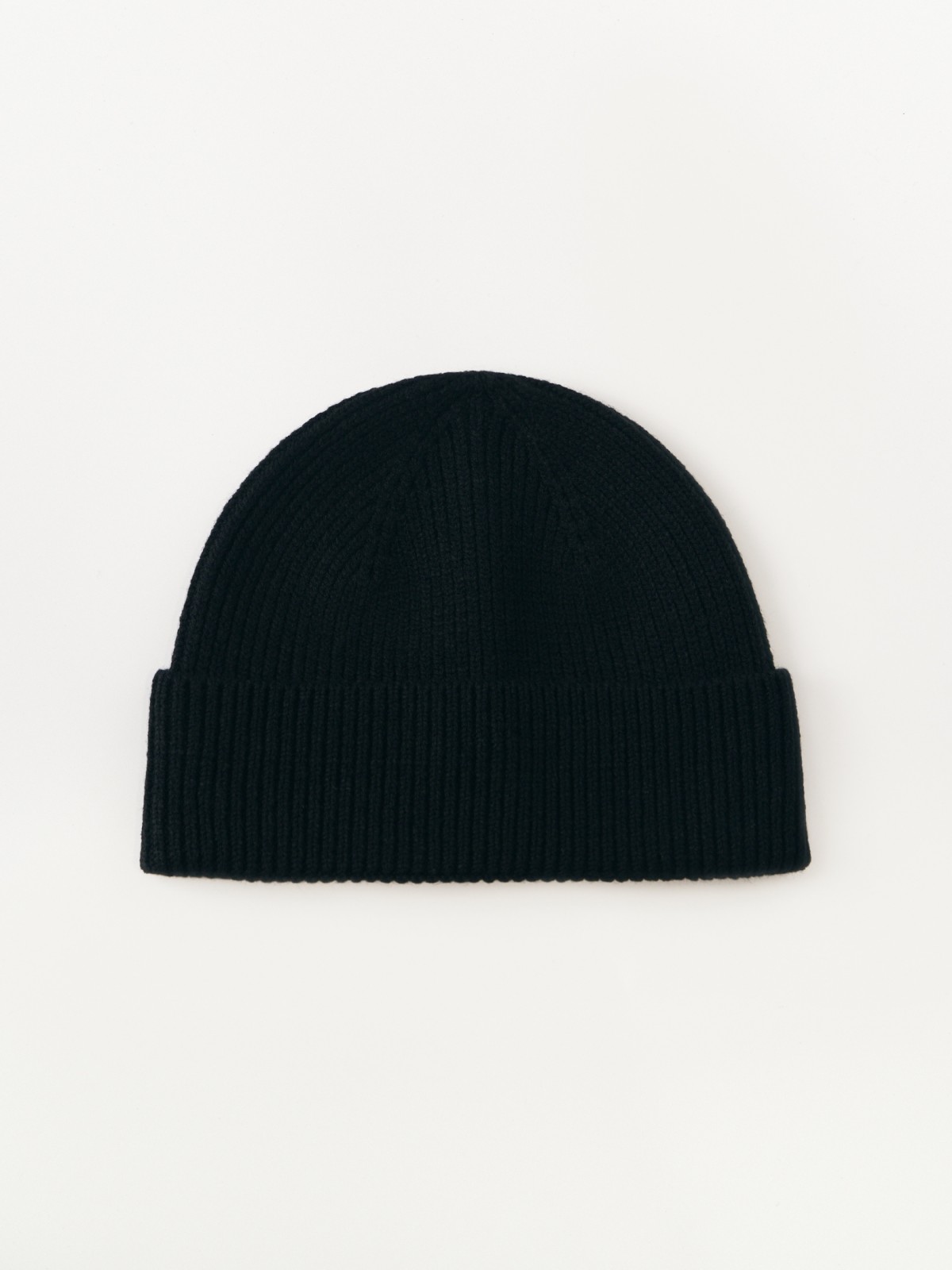 Вязаная шапка-бини с шерстью