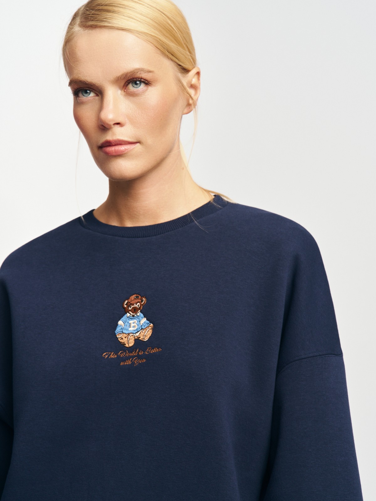 Утеплённый свитшот с вышивкой