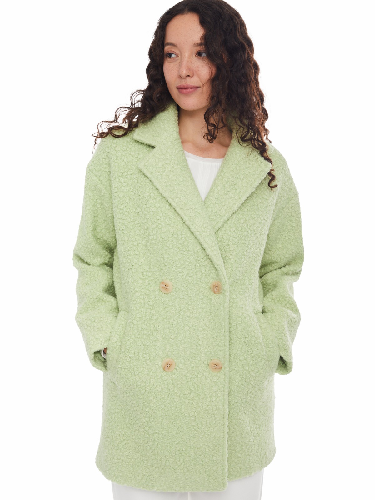 Укороченное пальто из ткани букле без утеплителя на пуговицах