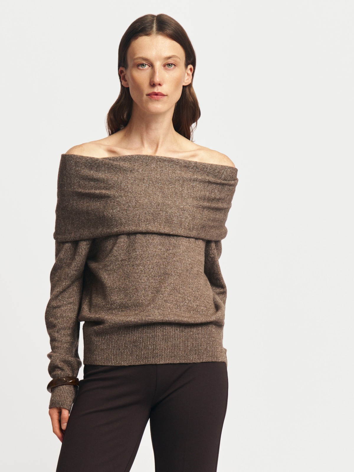 Вязаный джемпер с открытыми плечами