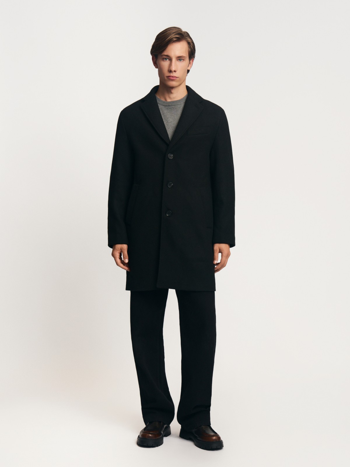 Пальто из шерсти удлинённого силуэта на пуговицах